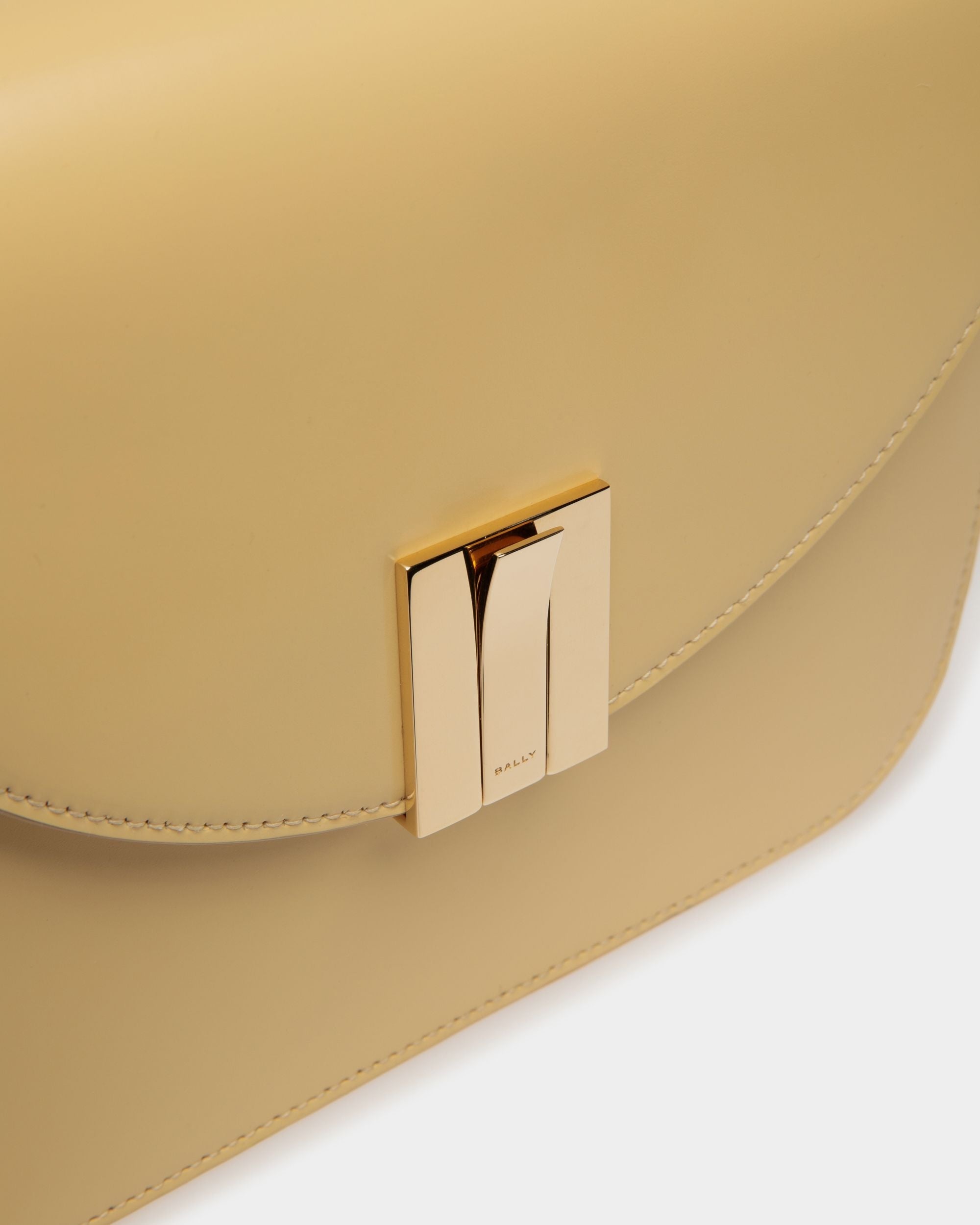 Bally Global - Bandolera Ollam De Piel Cepillada Cream - Beige