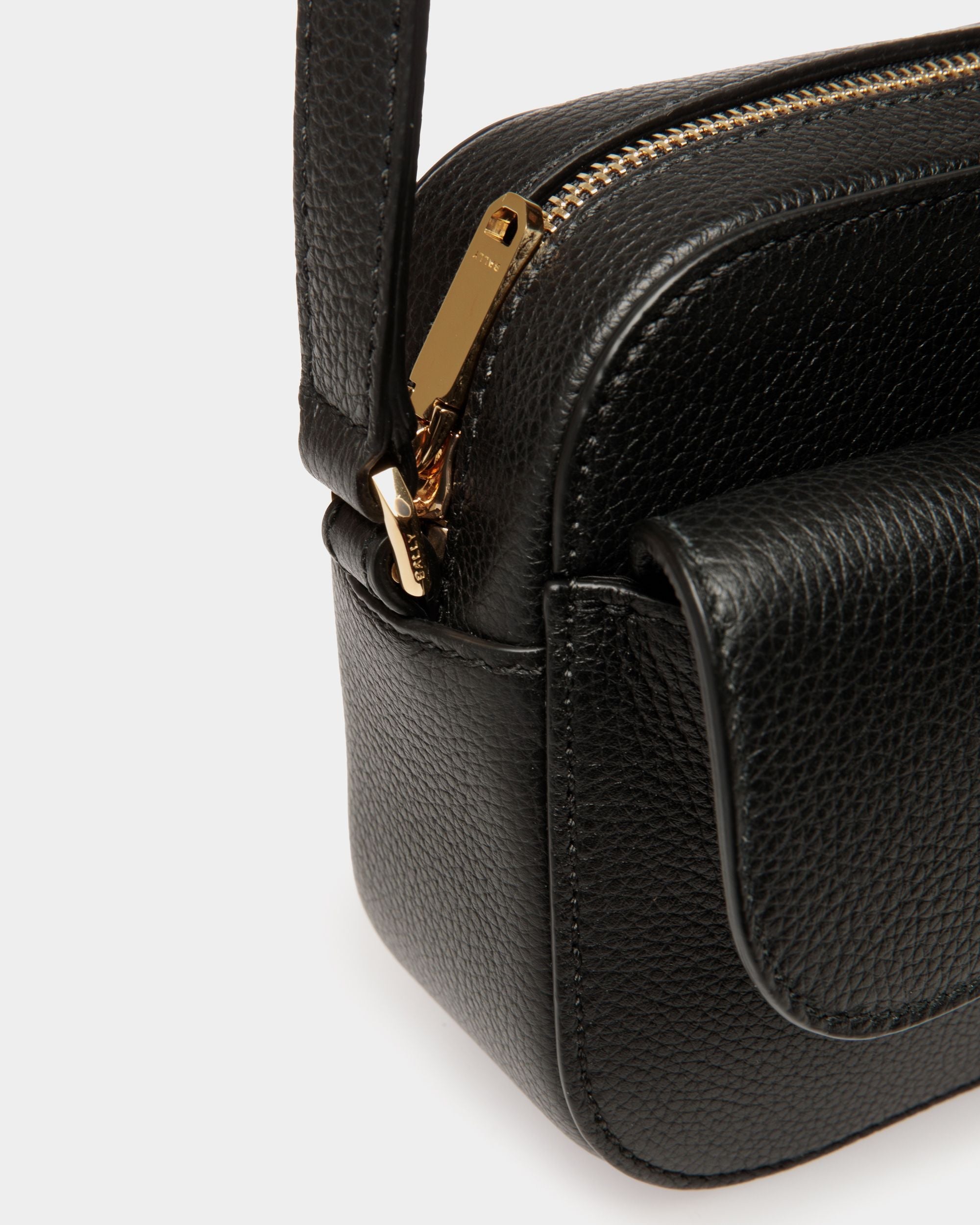 Bally Global - Petit Sac À Bandoulière Lock Me En Cuir Grainé Noir - Noir