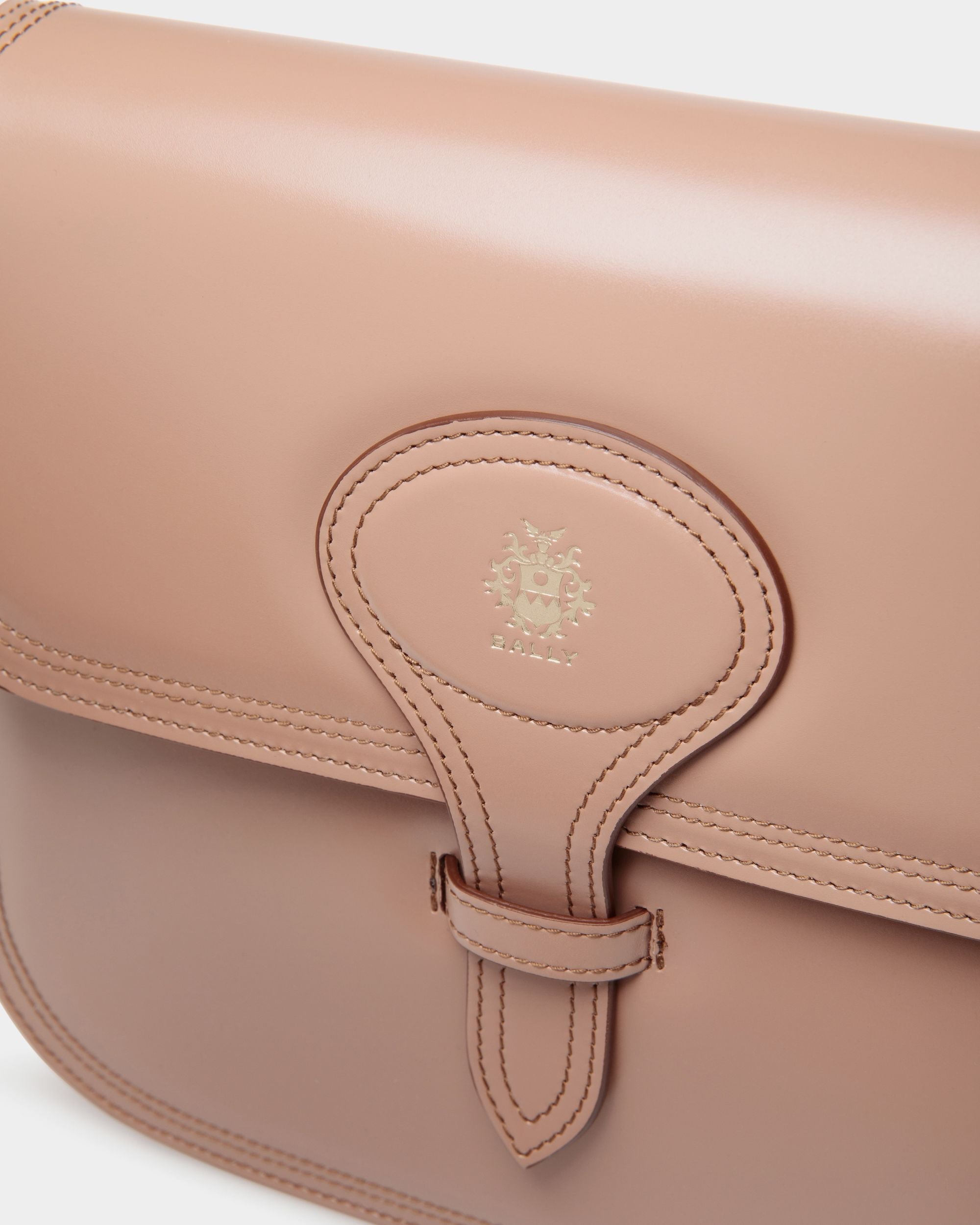 Bally Global - Sac À Bandoulière Beckett En Cuir Brossé Praline Beige - Beige