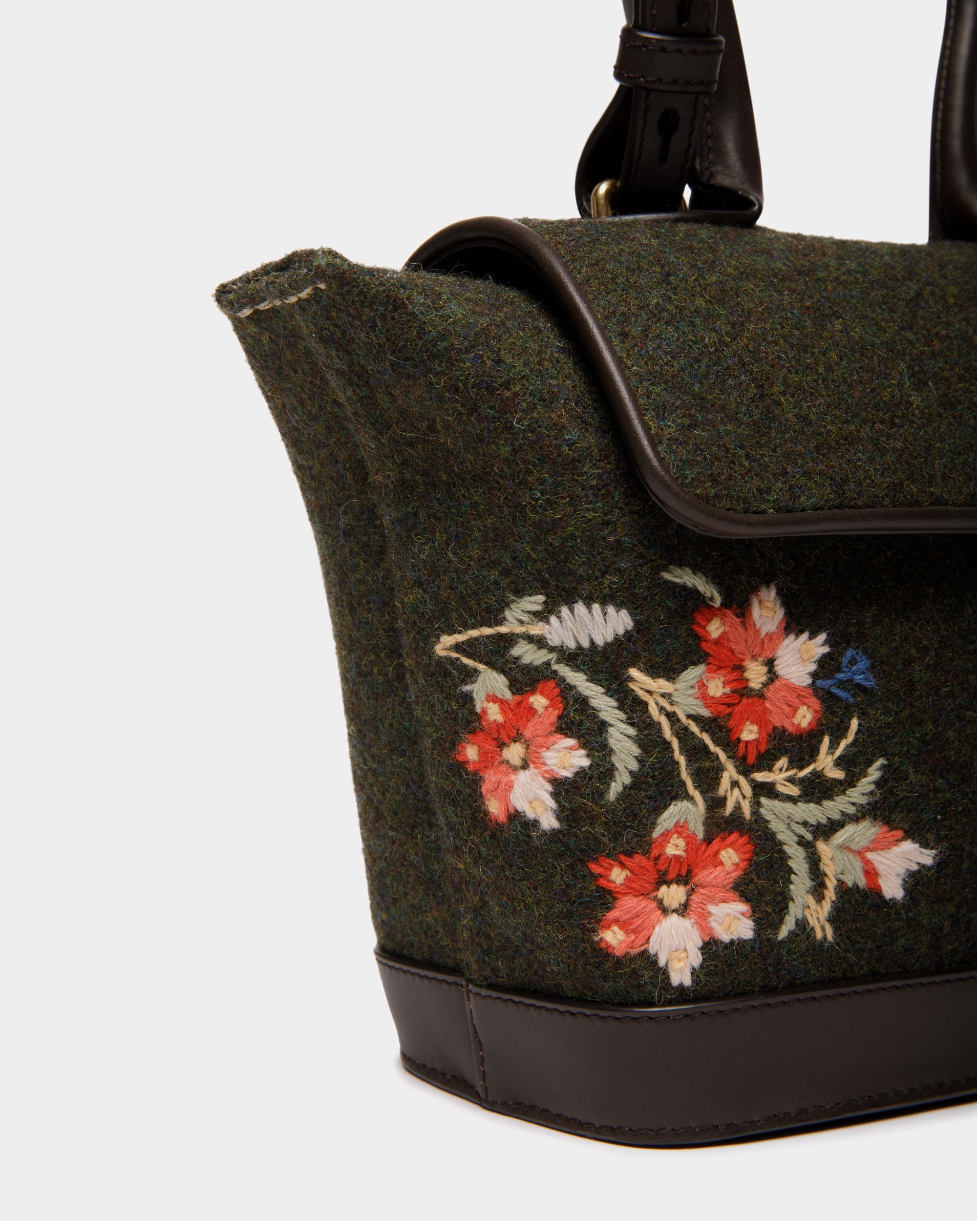 Bally Global - Winter Capsule Top Handle Bag in Dark Green Wool and Ebano Leather With Alpine Flowers - Vert