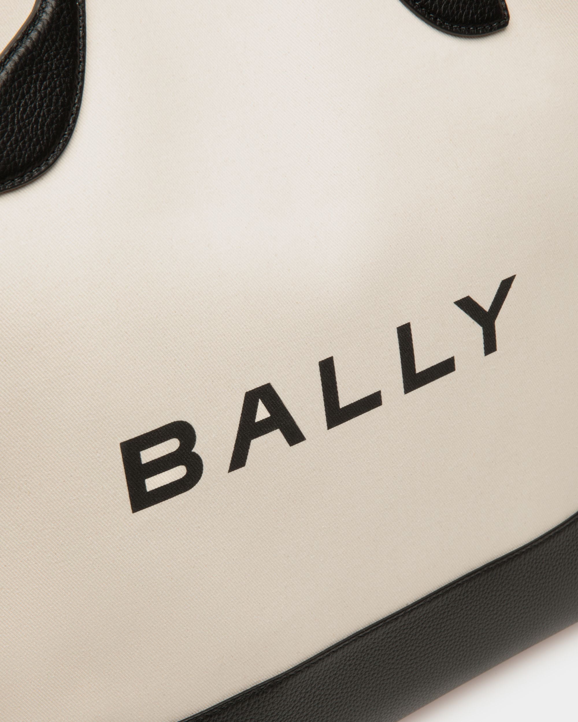 Bally Global - Sac Cabas Bar En Tissu Naturel Et Noir - Beige