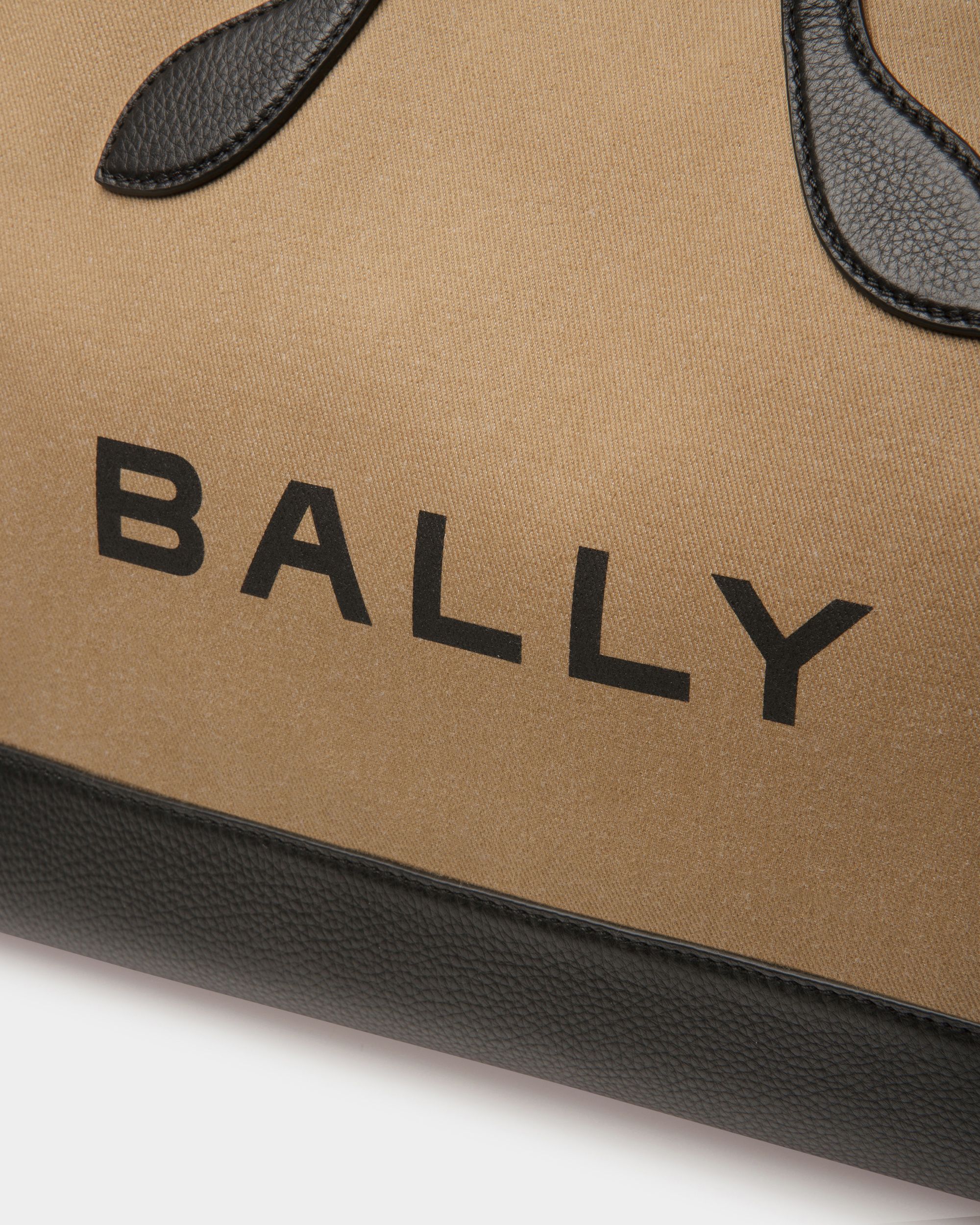 Bally Global - Bolso Tote Bar De Tela Color Arena Y Negro - Beige