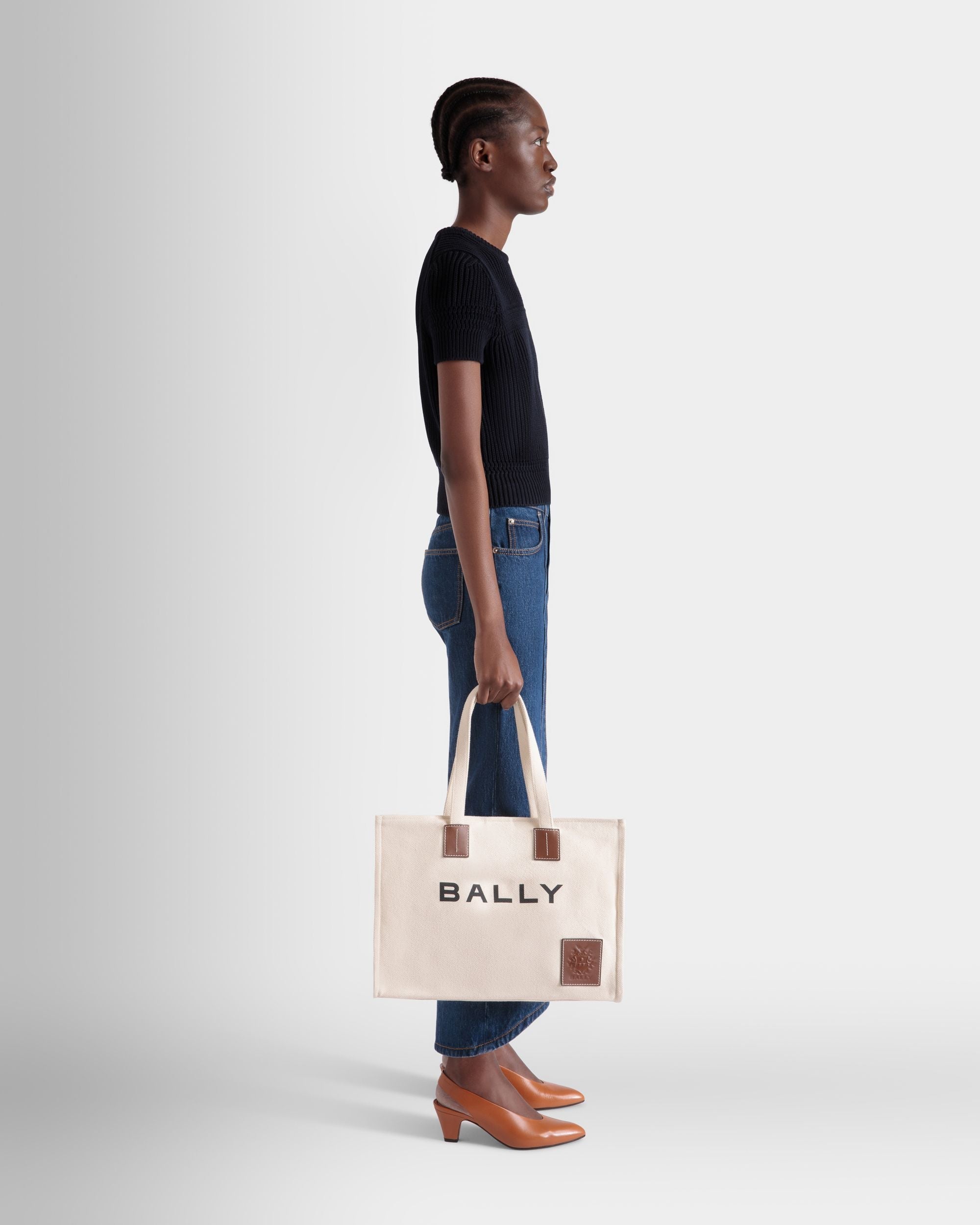 Bally Global - Bolso Tote Akelei De Lona - Beige