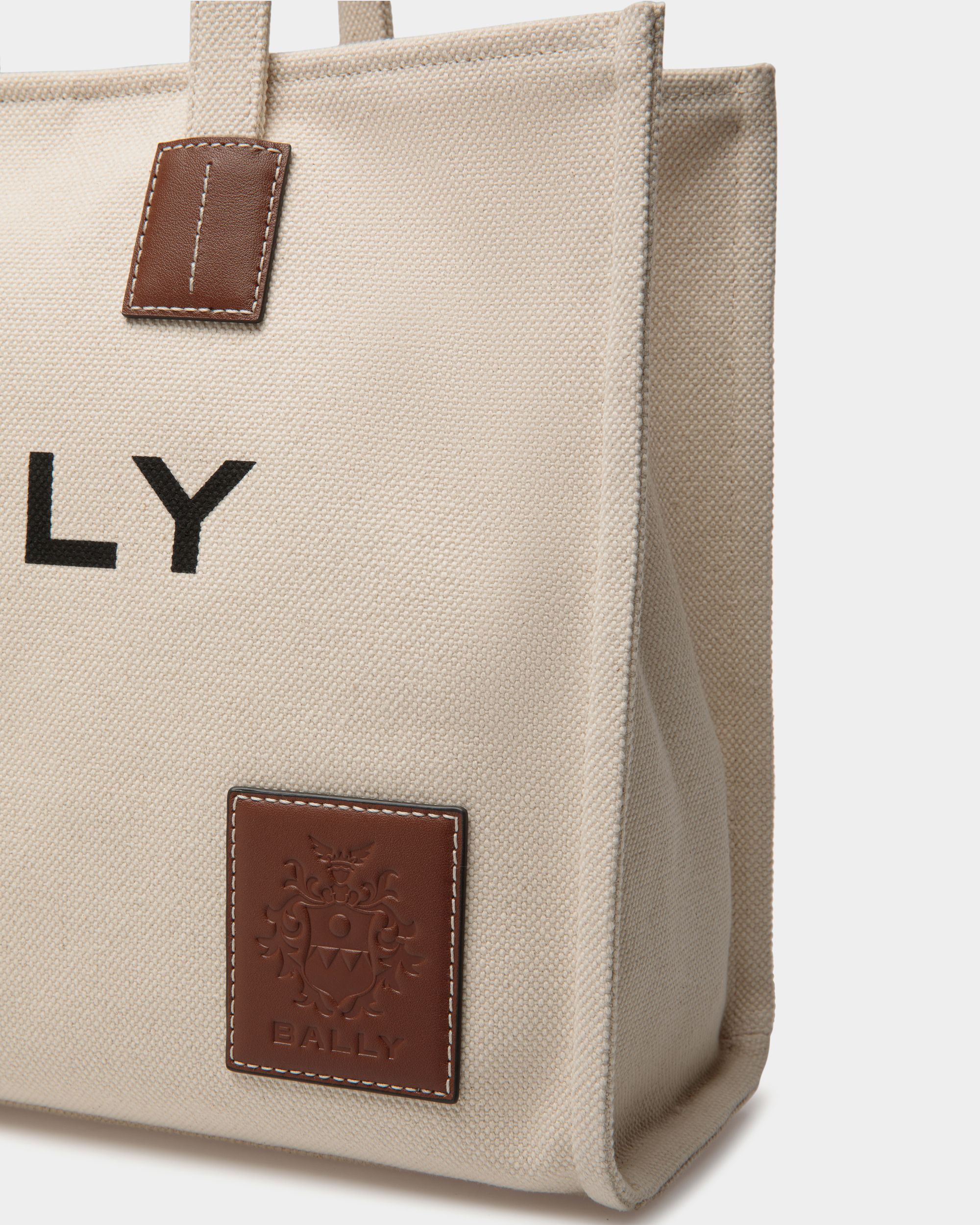 Bally Global - Bolso Tote Akelei De Lona - Beige