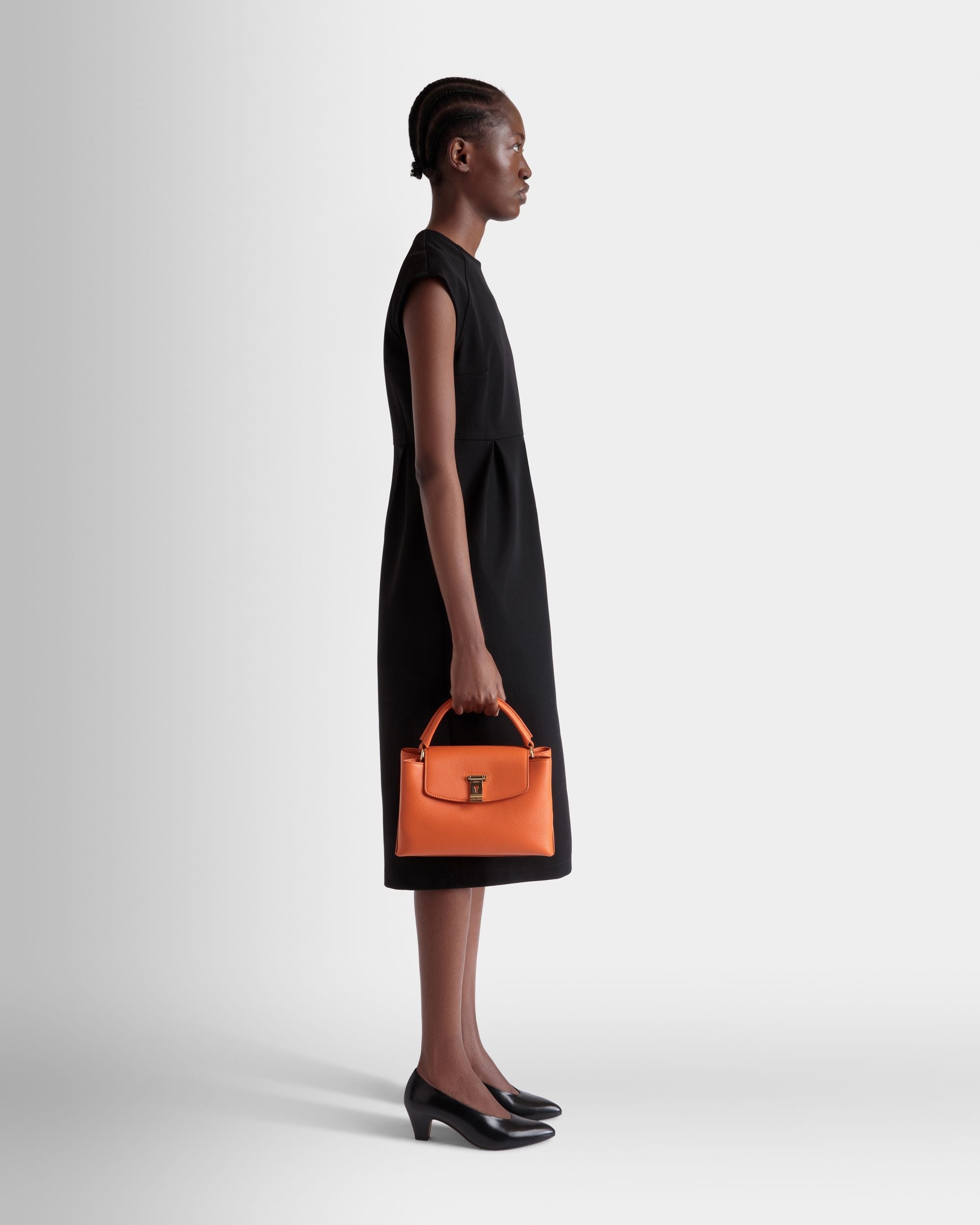 Bally Global - Bolso Pequeño Con Asa Superior Lock Me De Piel Granulada Koi Orange - Naranja