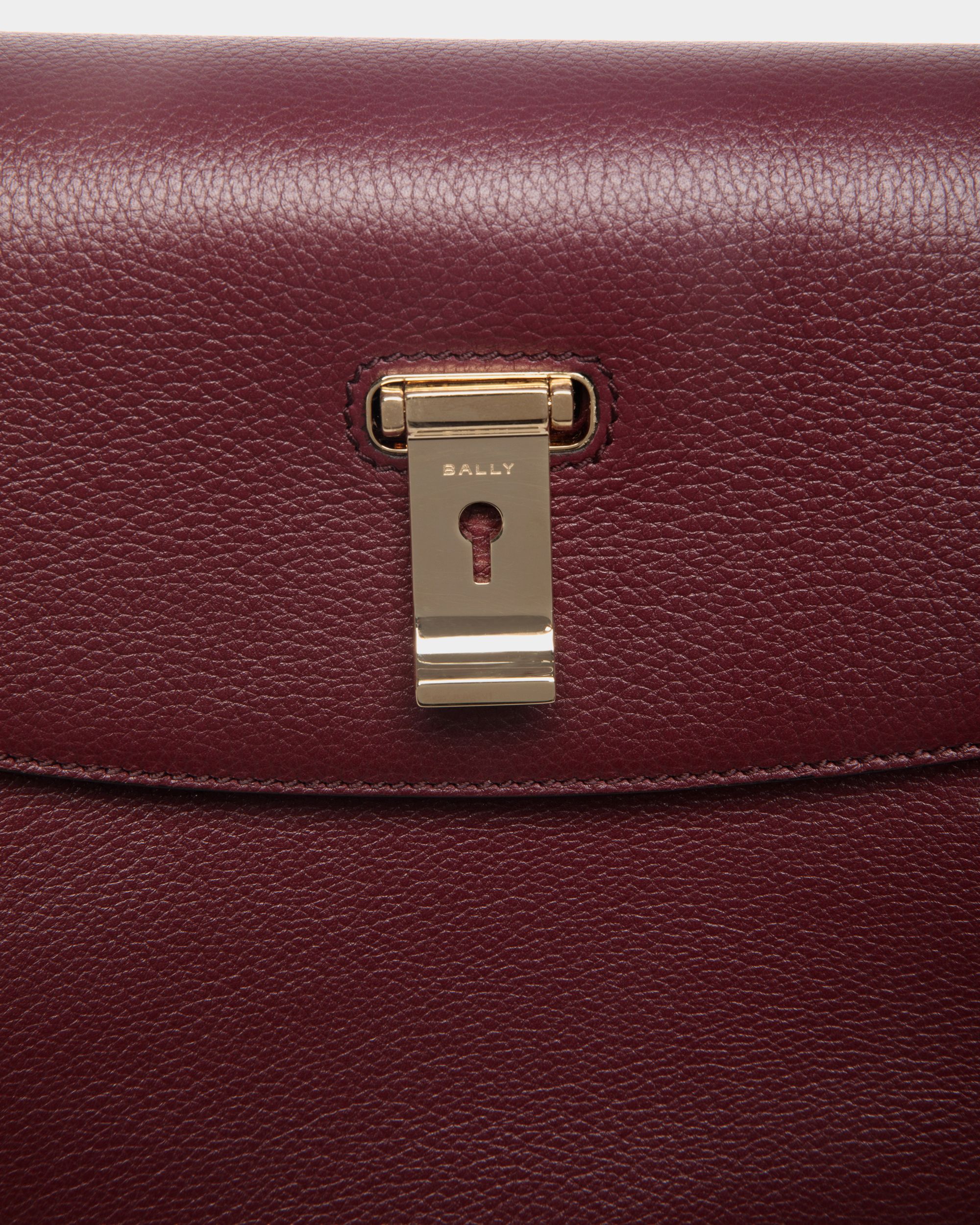 Bally Global - Bolso Con Asa Superior Lock Me De Piel Granulada Andorra - Rojo