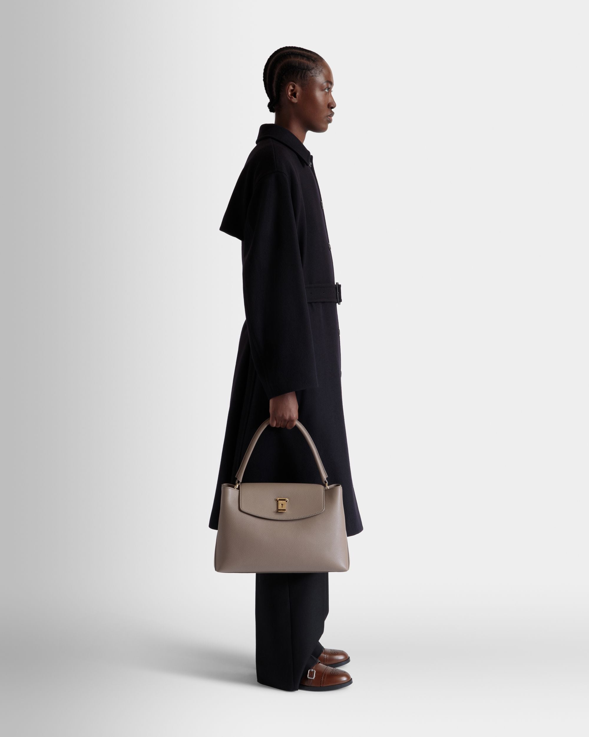 Bally Global - Bolso Con Asa Superior Lock Me De Piel Granulada Topo - Marrón