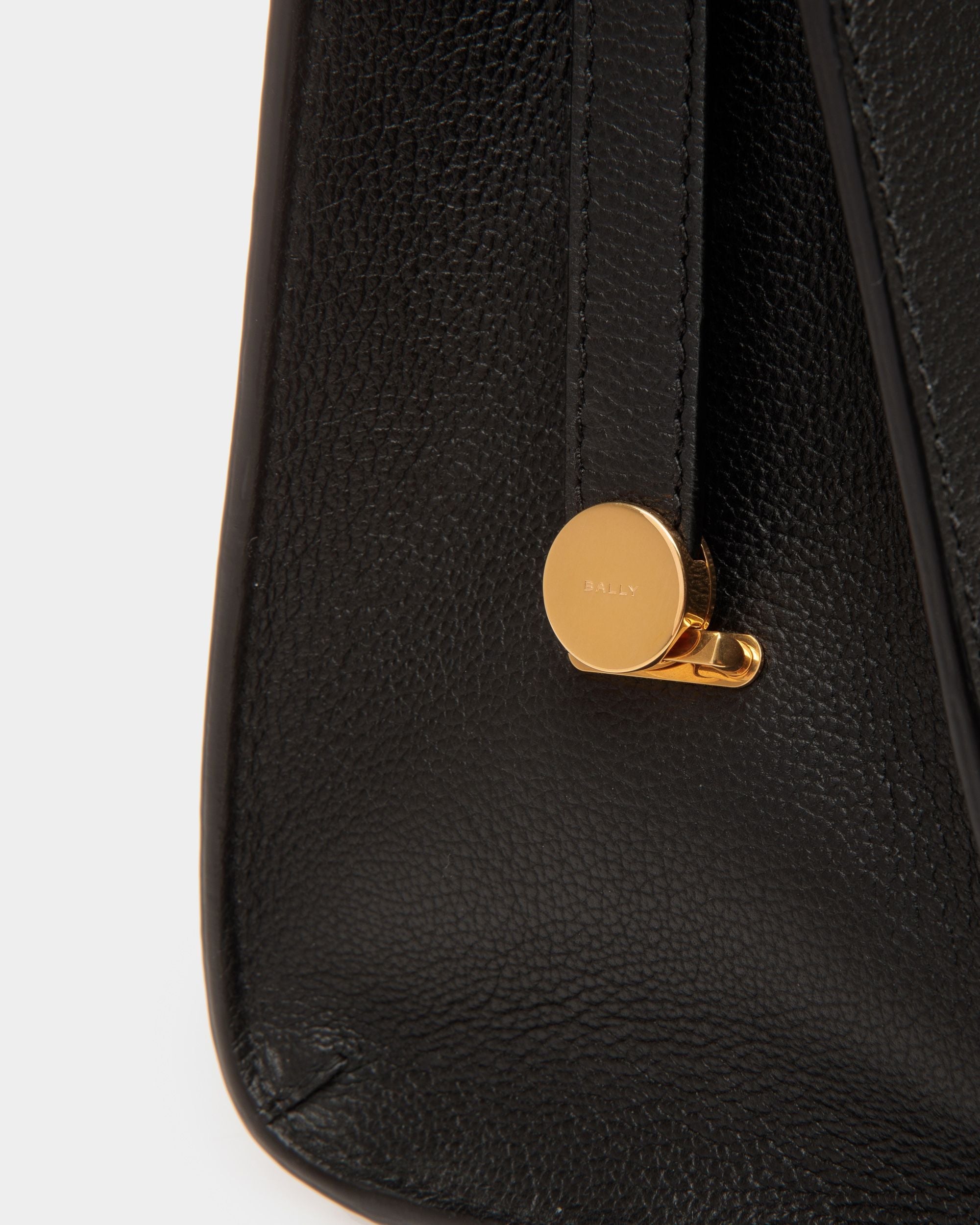 Bally Global - Emblem Shoulder Bag In Black Grained Leather - Black