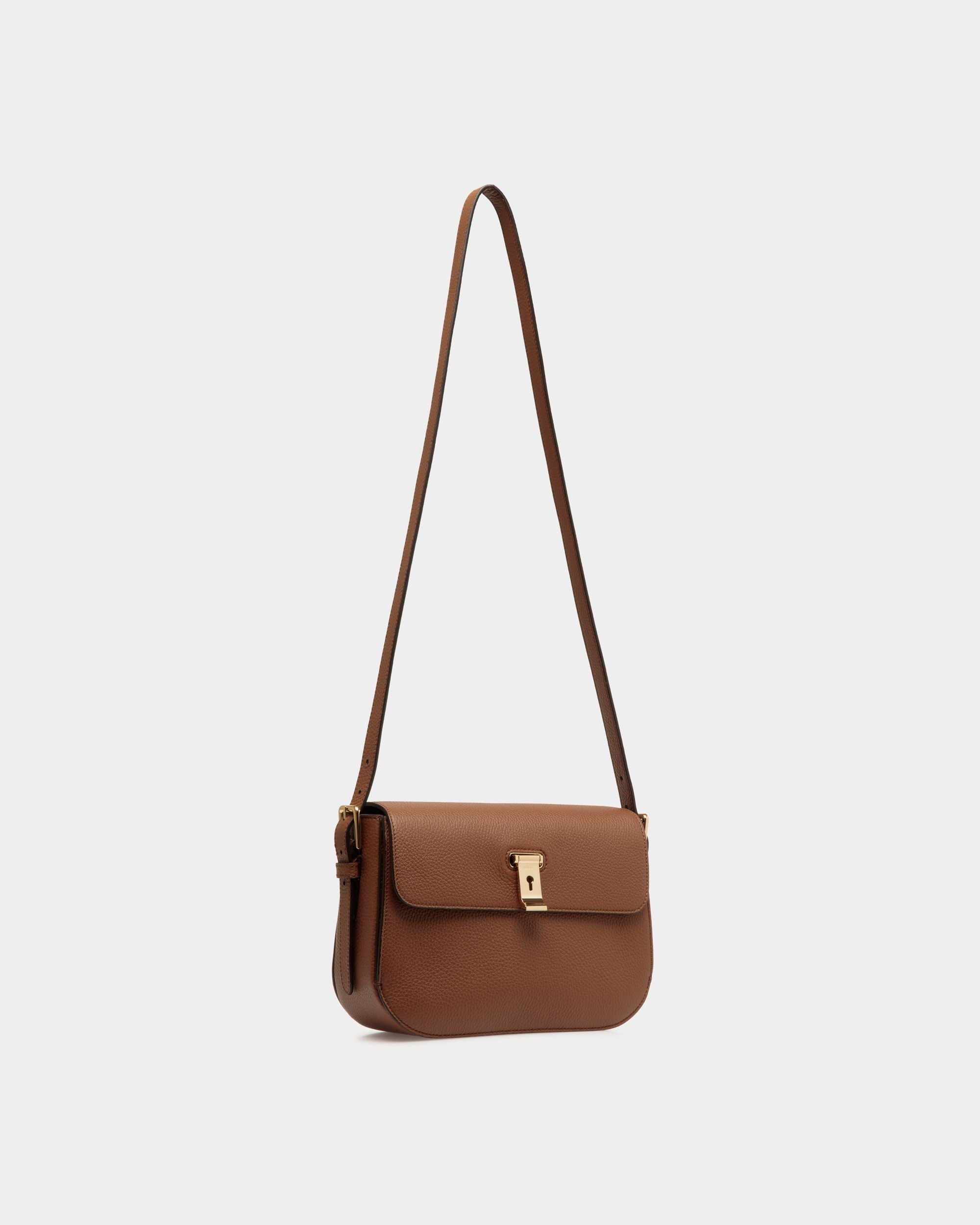 Bally Global - Bolso De Hombro Lock Me De Piel Granulada Marrón - Marrón