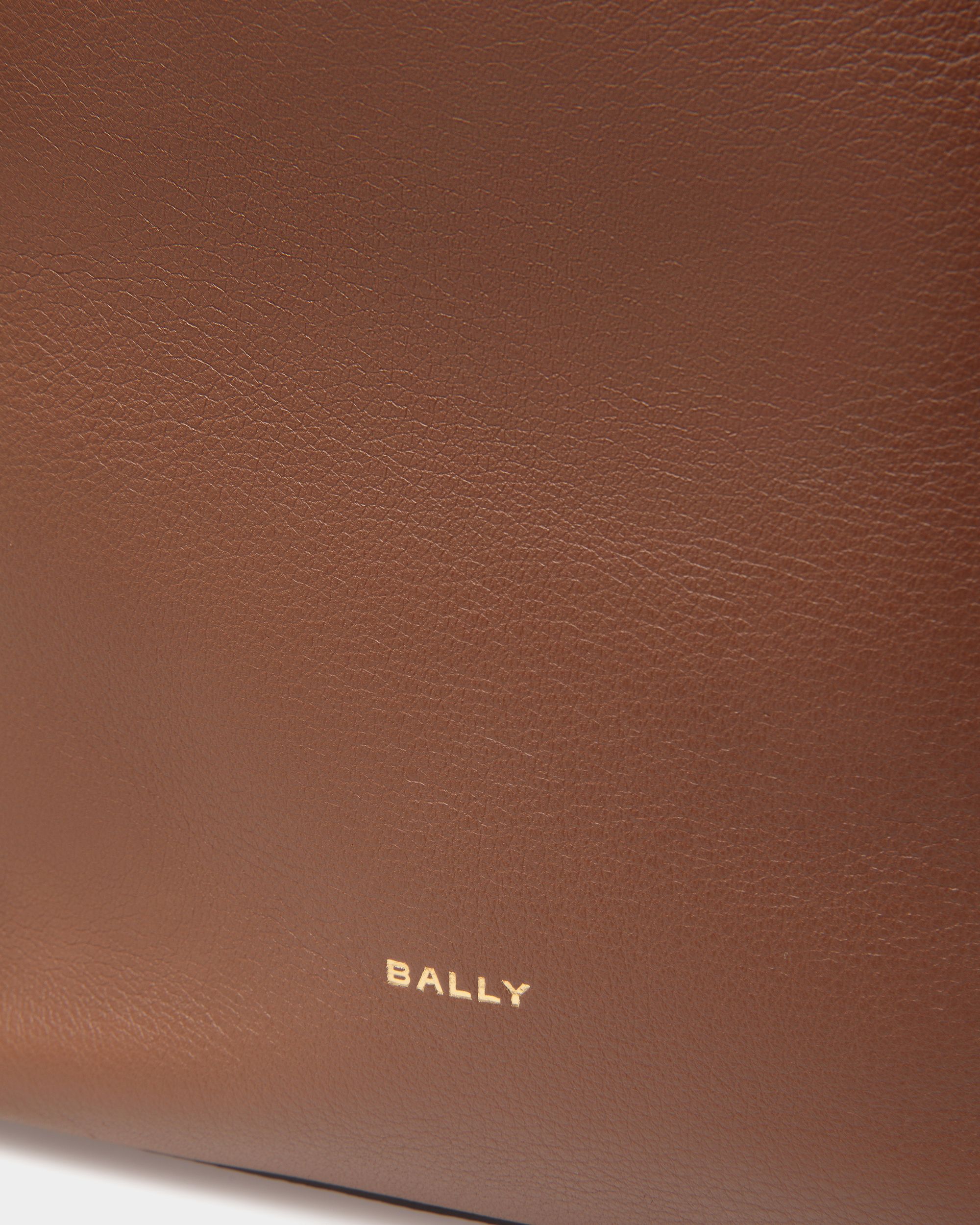 Bally Global - Bolso Cubo Code De Piel Marrón - Marrón