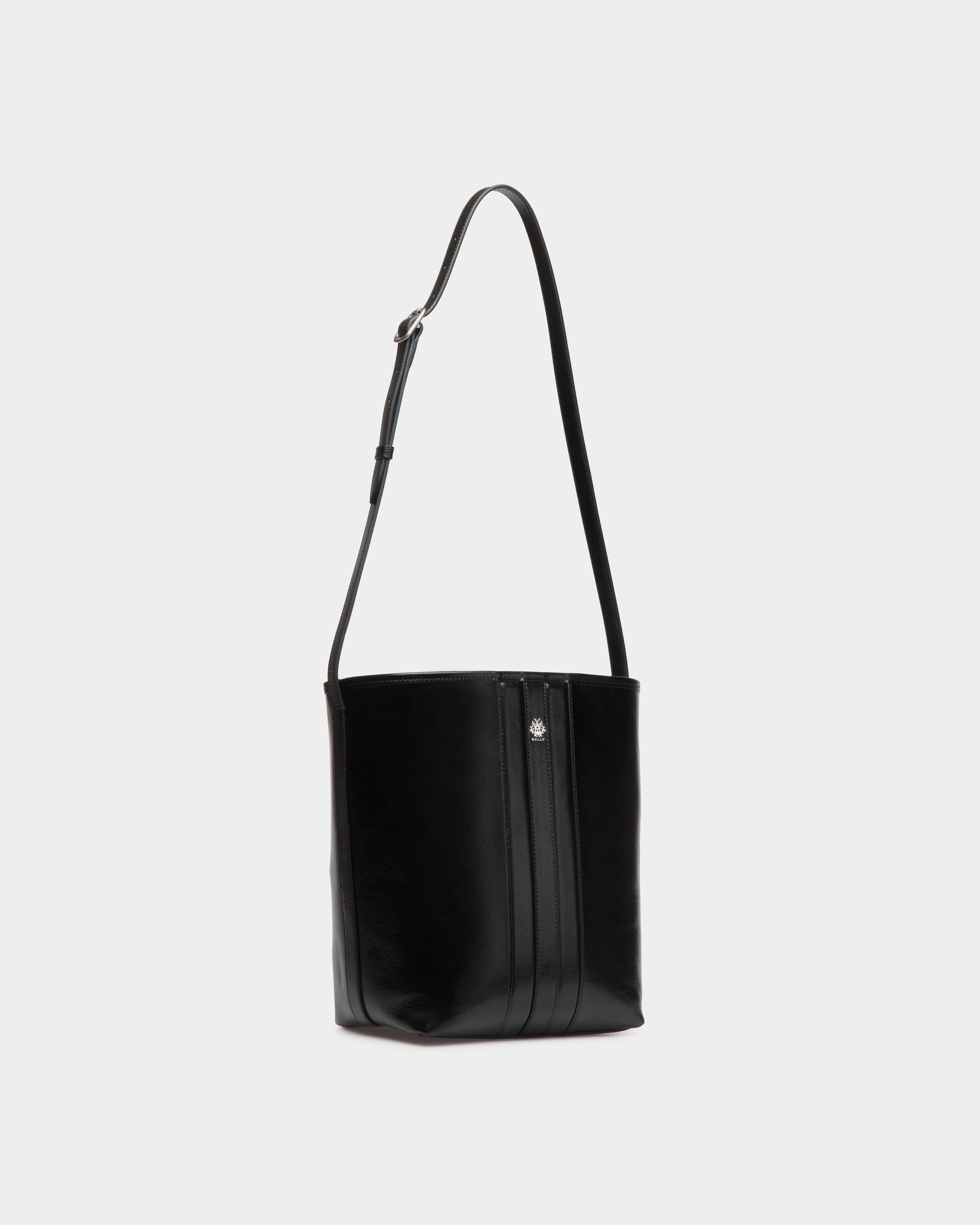 Bally Global - Beckett Bucket Bag in Black Leather - Negro