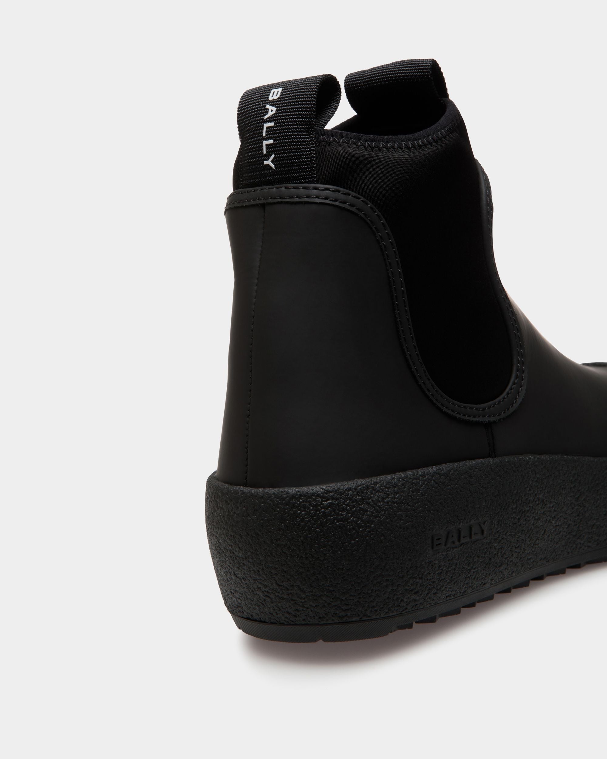 Bally Global - Botín Bally Curling De Piel Engomada Negra Para Mujer - Negro
