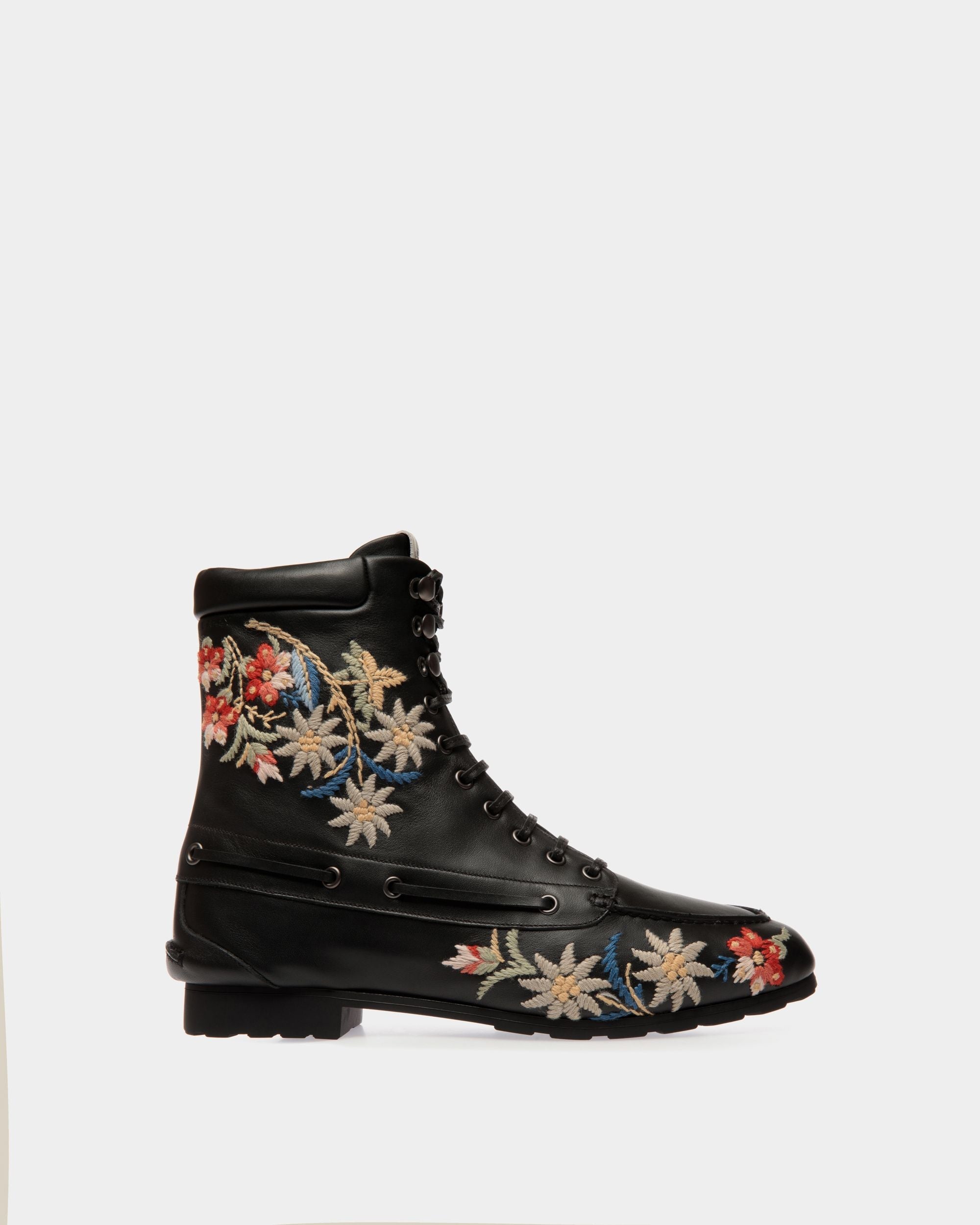 Bally Global - Botín De La Cápsula Winter De Piel Negra Con Alpine Flowers - Negro