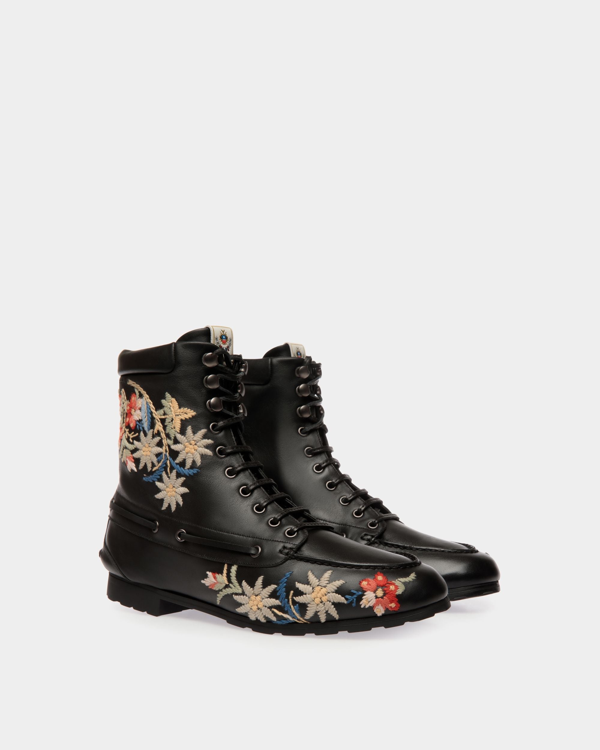 Bally Global - Botín De La Cápsula Winter De Piel Negra Con Alpine Flowers - Negro