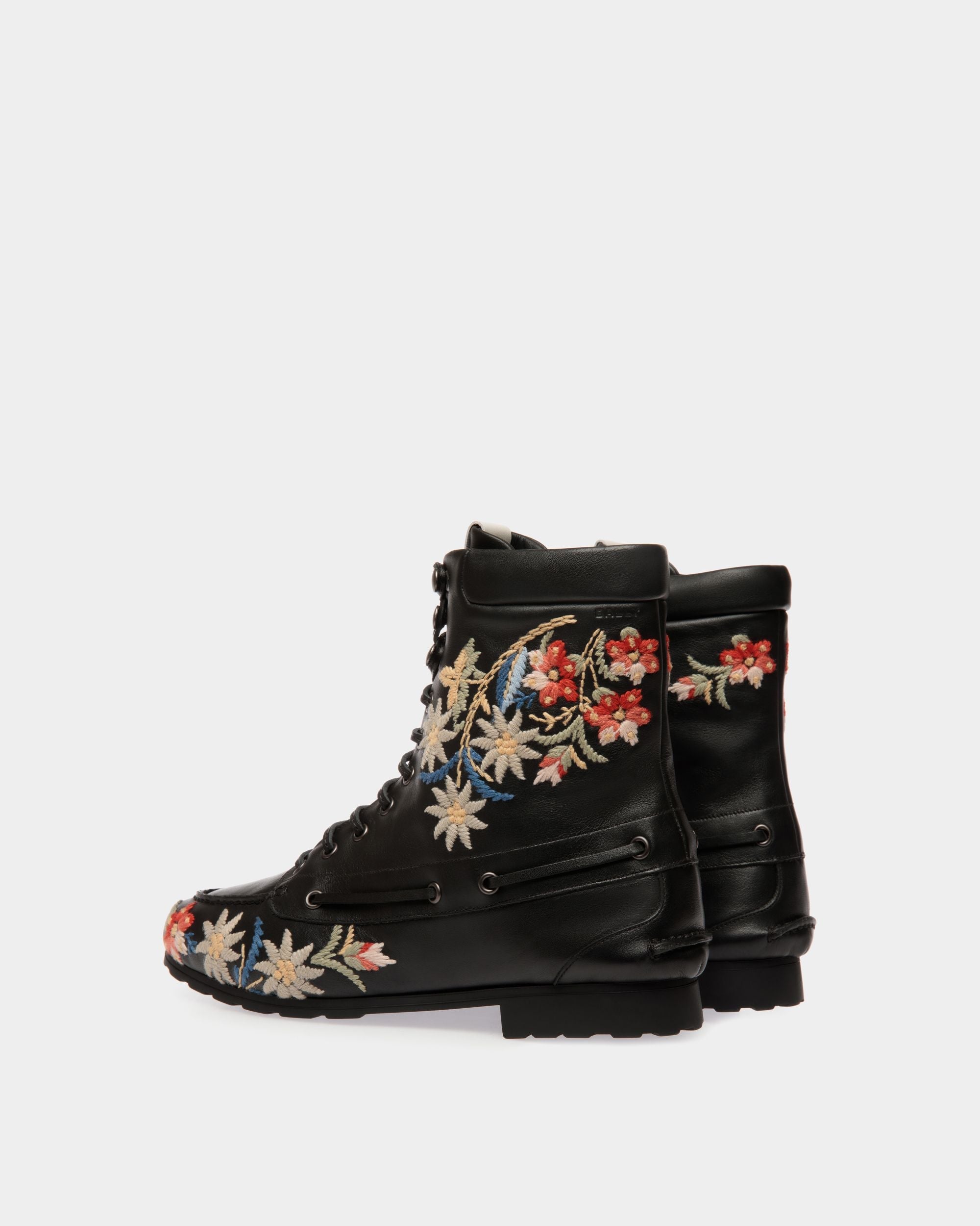 Bally Global - Botín De La Cápsula Winter De Piel Negra Con Alpine Flowers - Negro