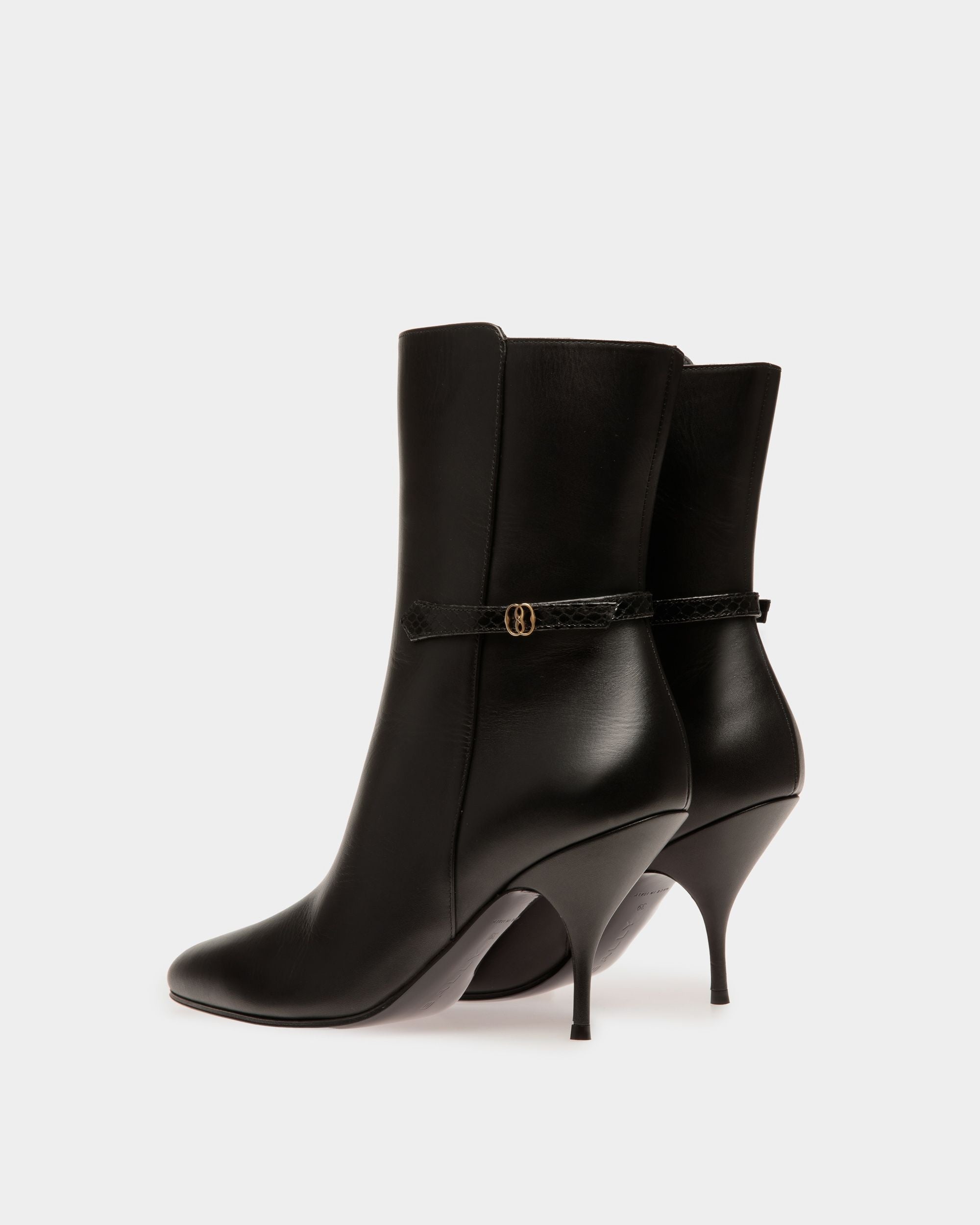 Bally Global - Odeya Boots In Black Leather - Negro