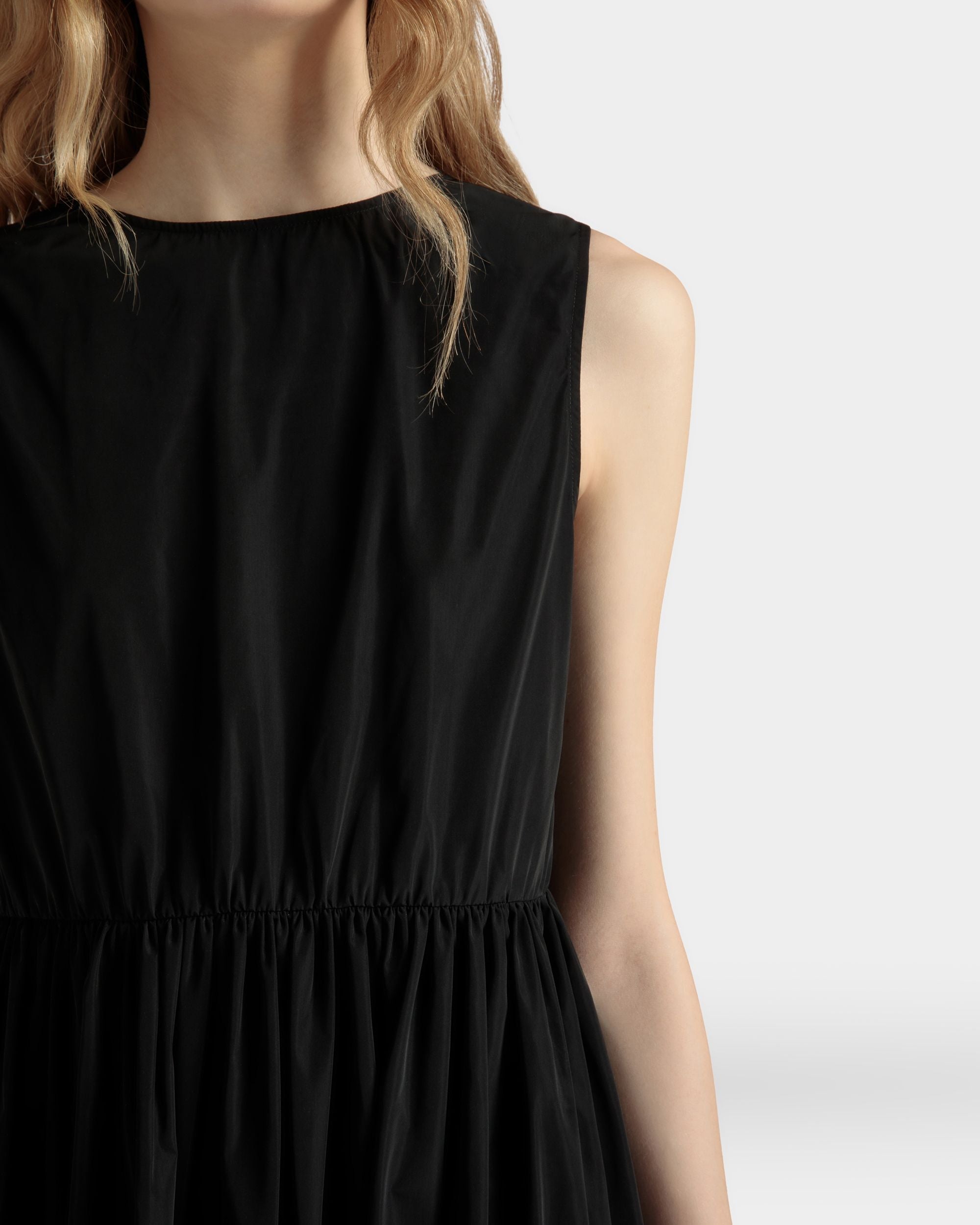 Bally Global - Robe Midi Sans Manches En Duchesse Technique Noire - Noir