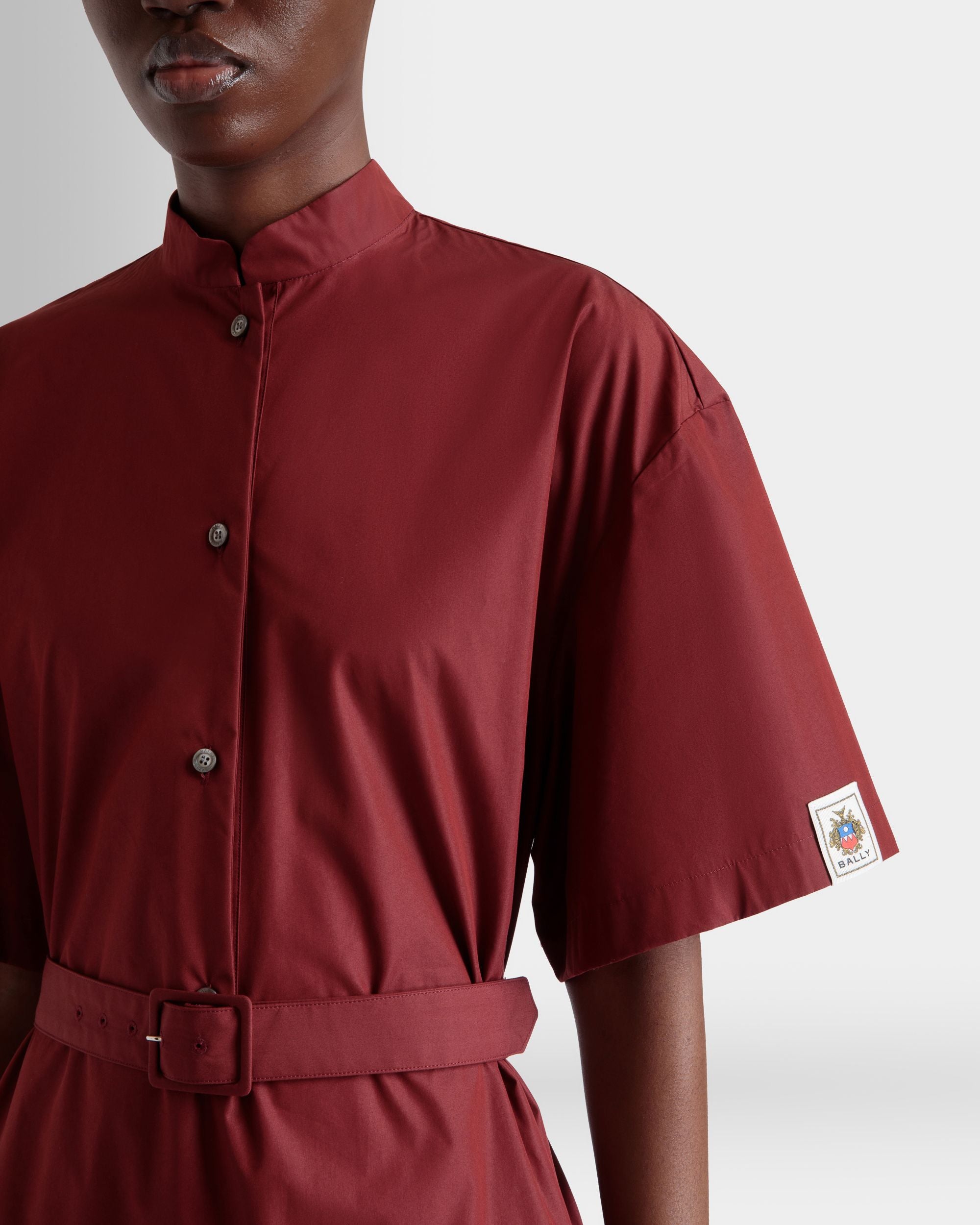 Bally Global - Vestido De Popelina De Mezcla De Algodón Heritage Red Con Cinturón - Burdeos