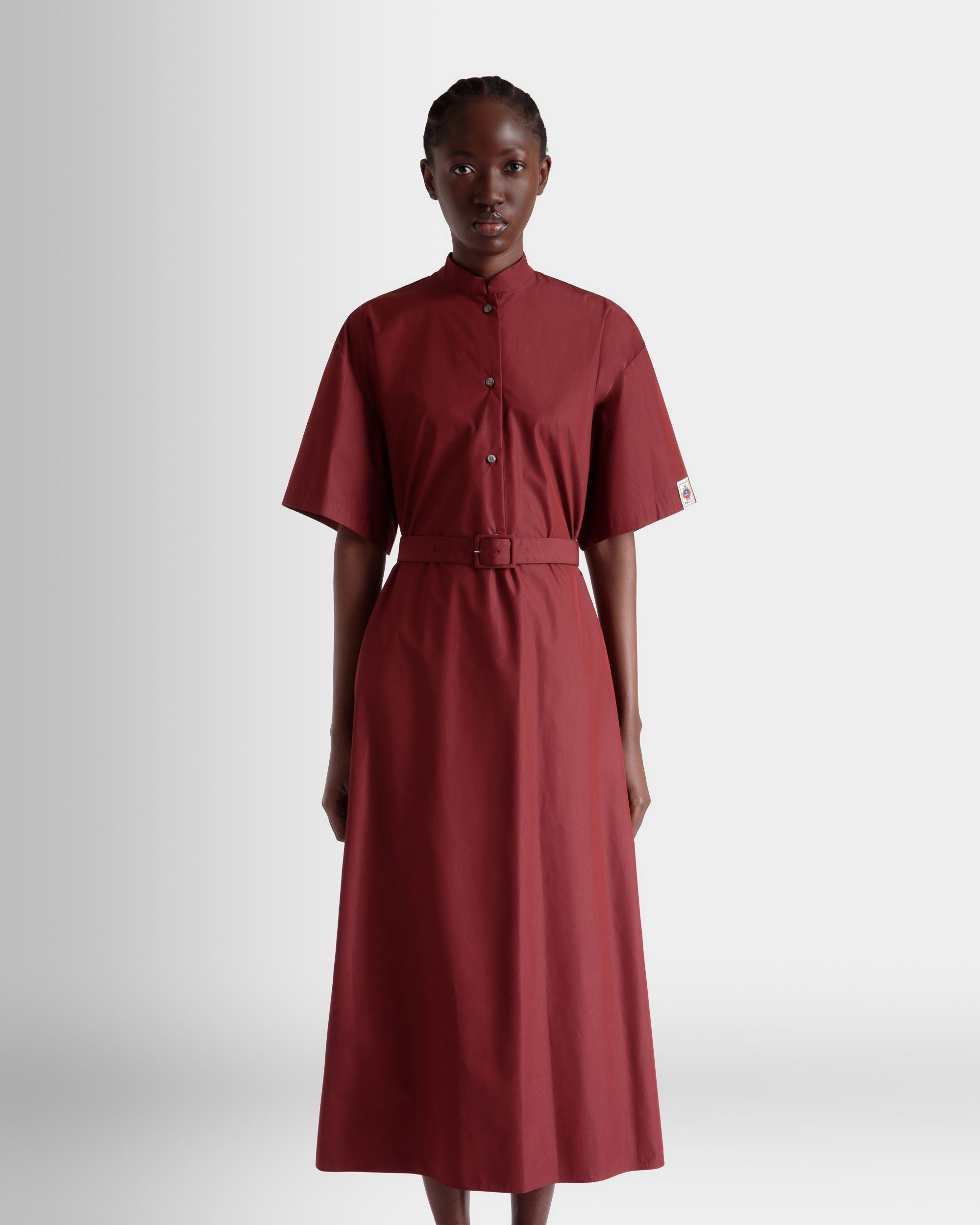 Bally Global - Vestido De Popelina De Mezcla De Algodón Heritage Red Con Cinturón - Burdeos