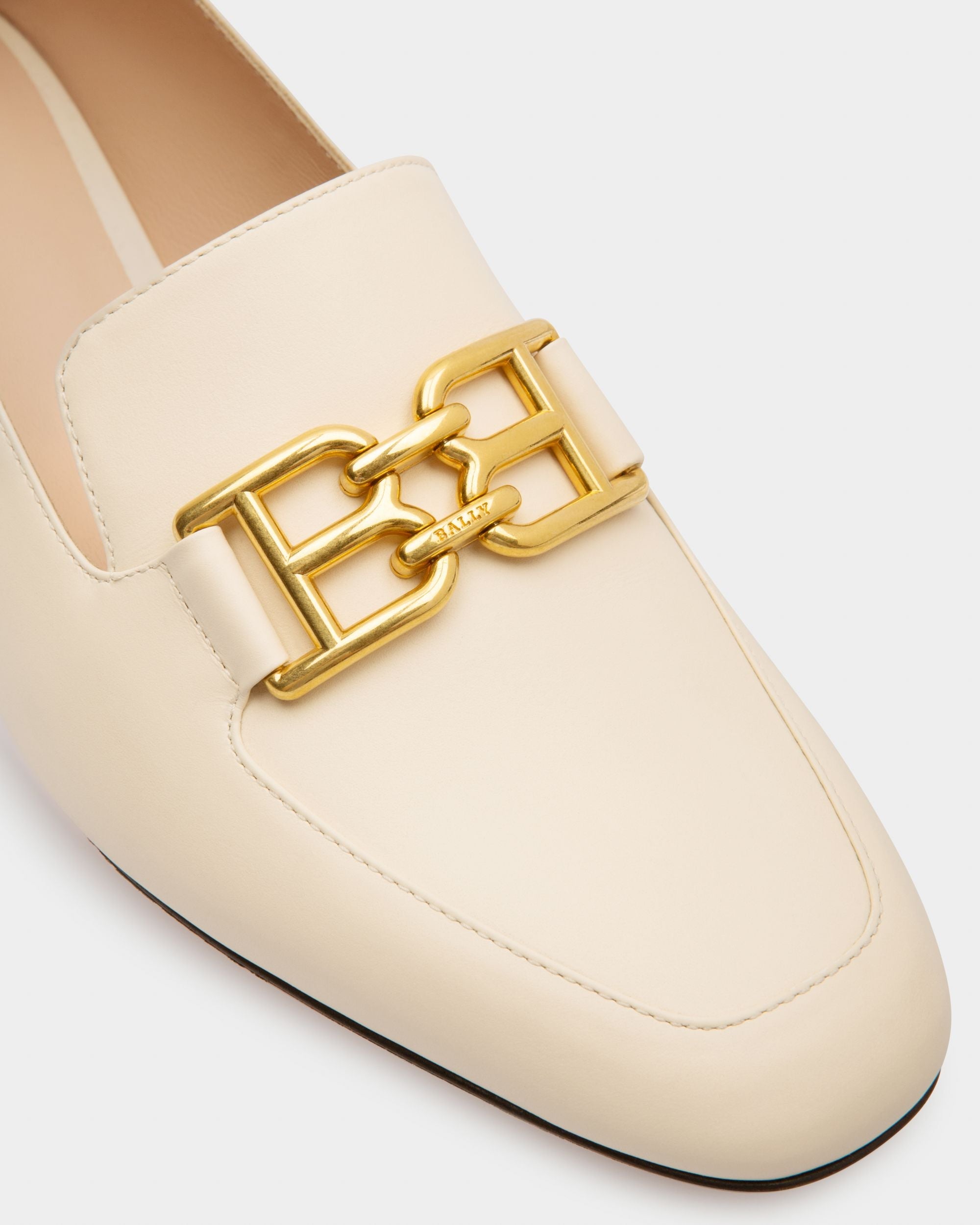Bally Global - Ellah Flat Mocasines En Piel De Color Crema - Blanco