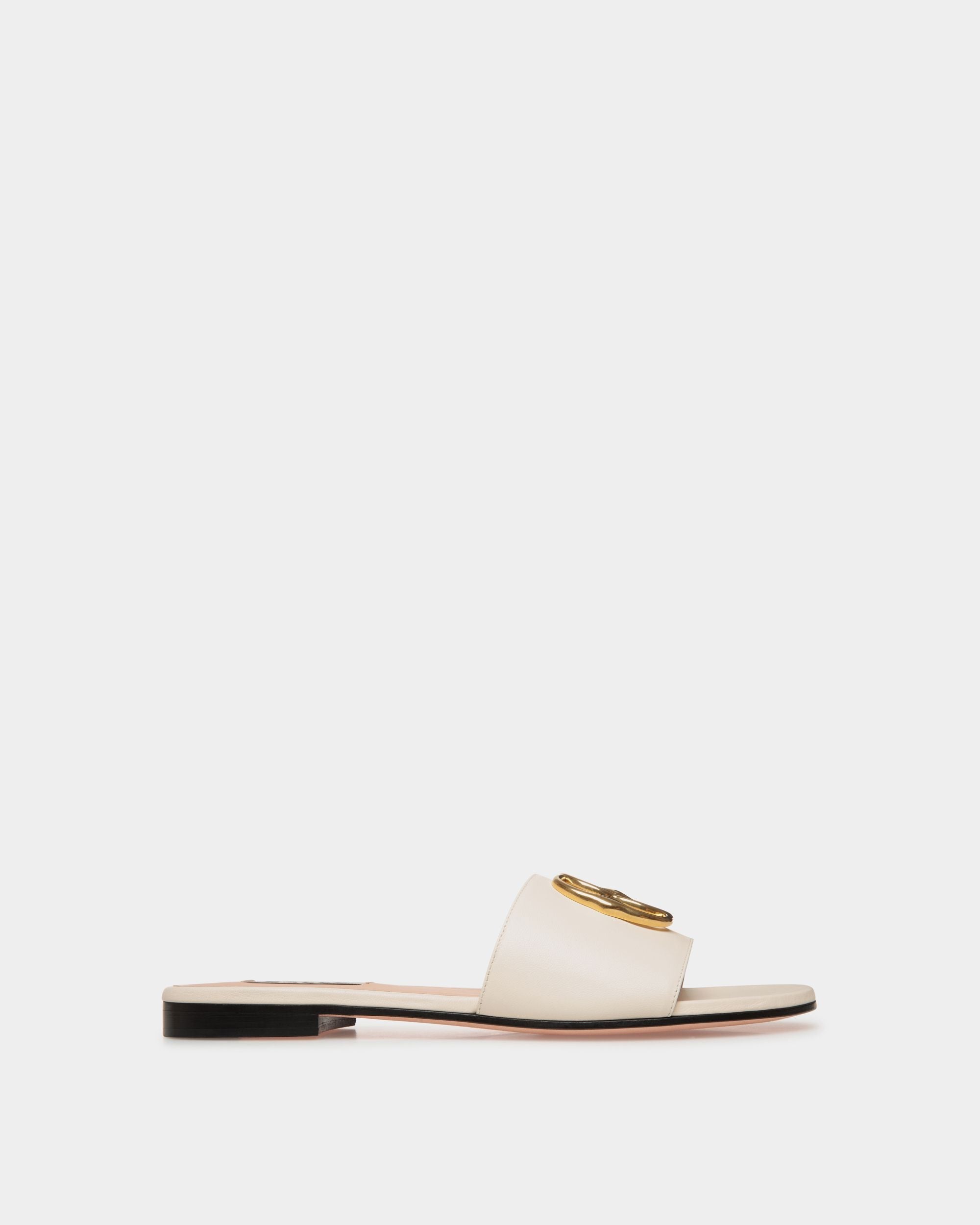Bally Global - Mule Emblem À Talon Plat En Nappa Noir - Blanc