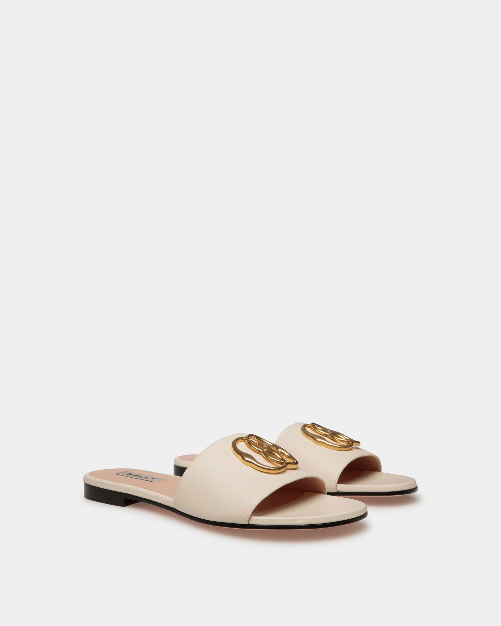 Bally Global - Mule Emblem À Talon Plat En Nappa Noir - Blanc