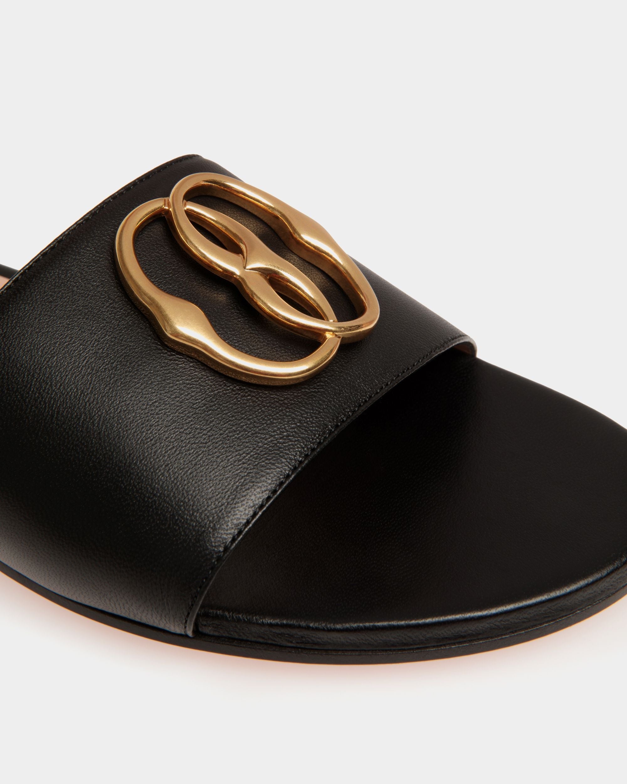 Bally Global - Mule Emblem À Talon Plat En Cuir Nappa Noir - Noir