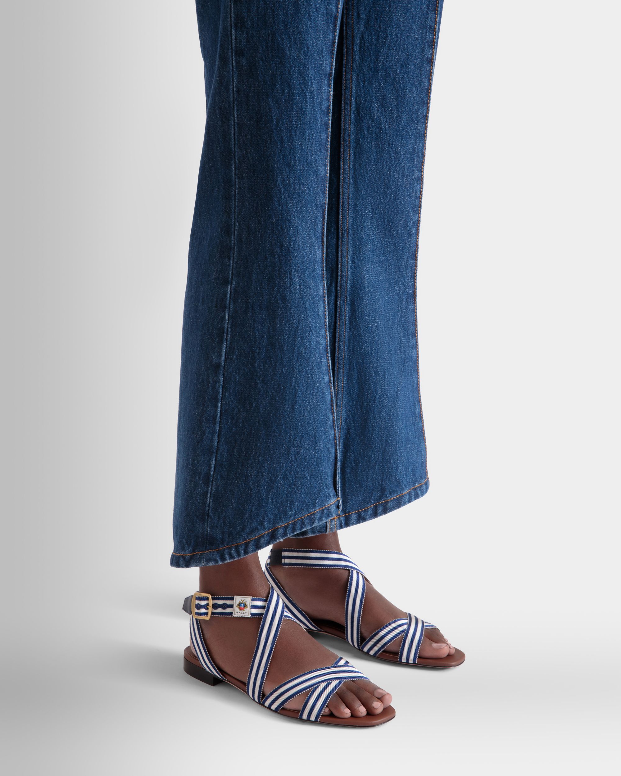 Bally Global - Sandalia Plana Sylt De Tela Navy Blue - Azul