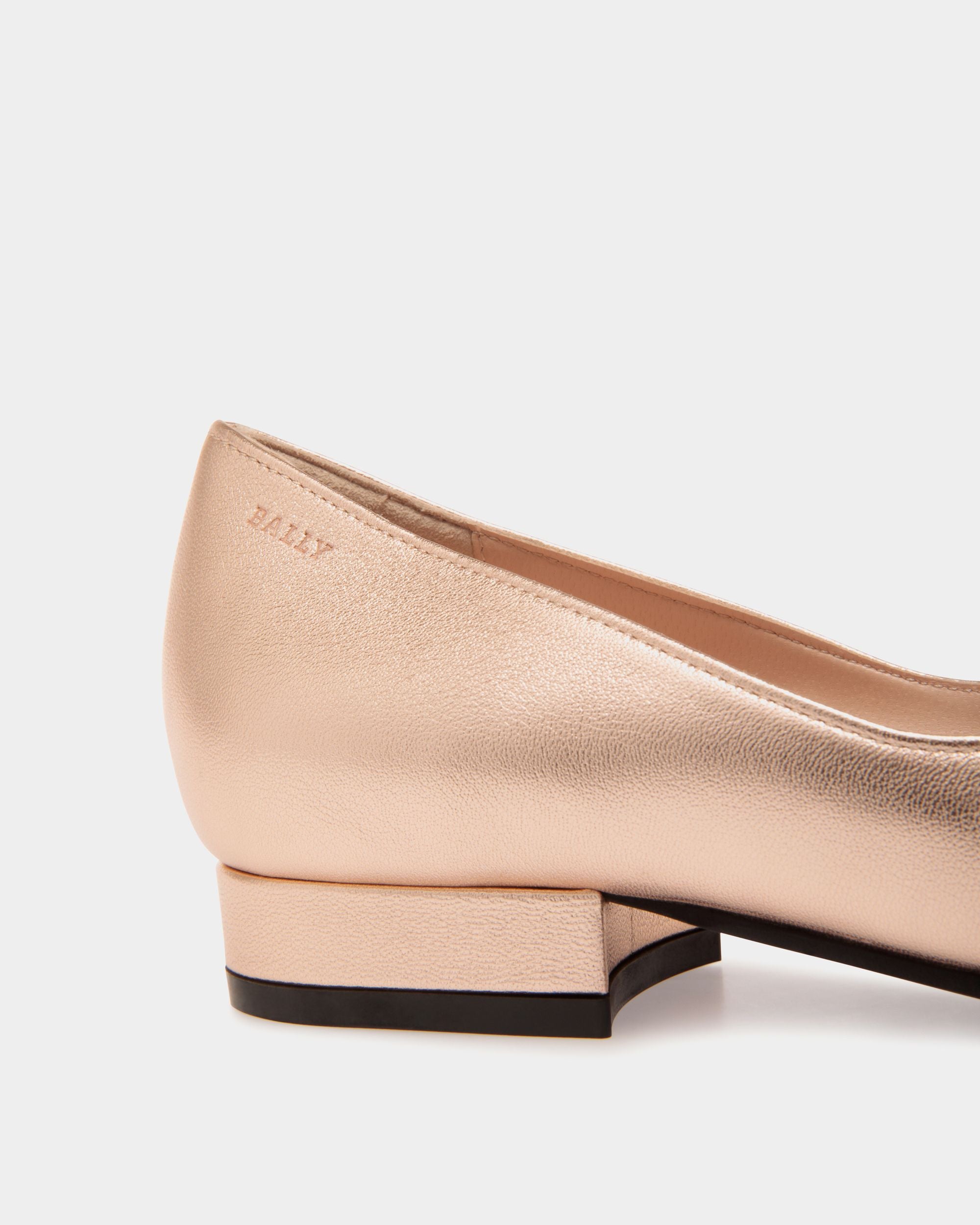 Bally Global - Zapato De Salón De Piel Laminada Oro - Oro
