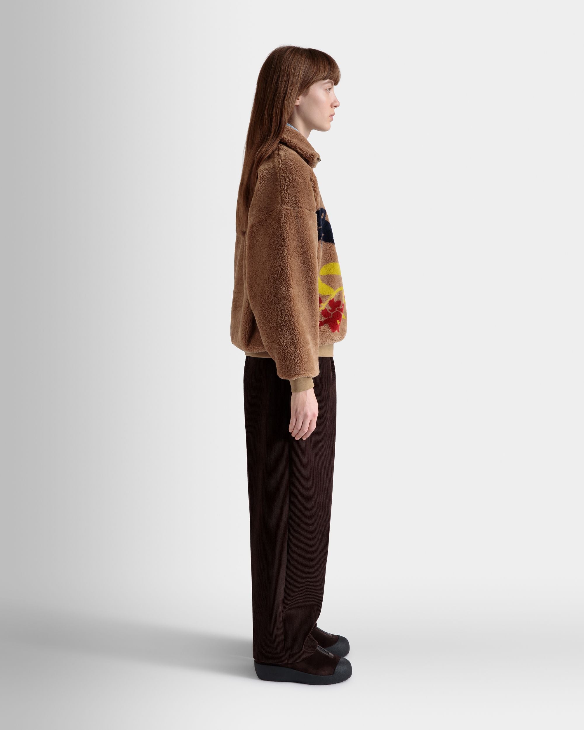 Bally Global - Sweat-Shirt À Glissière Courte De La Capsule D’hiver En Molleton Camel Orné De Fleurs Des Alpes - Beige