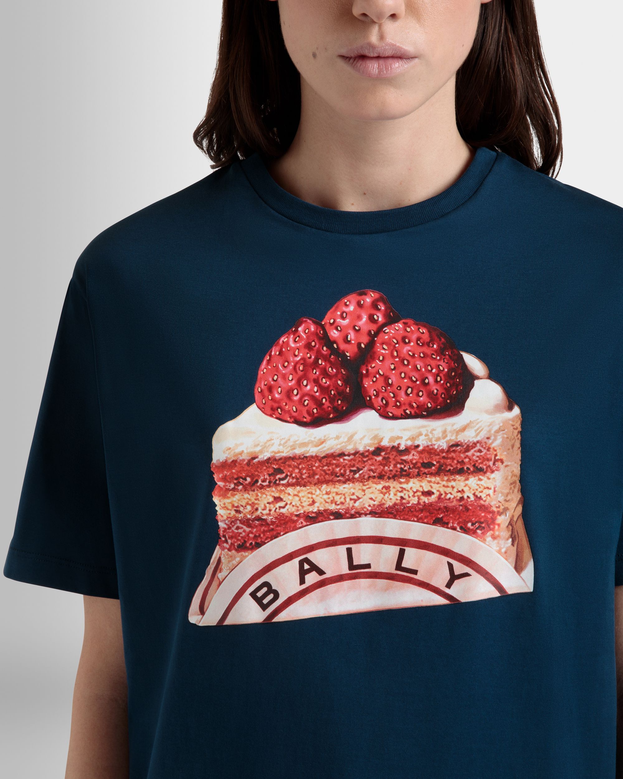 Bally Global - T-Shirt in Navy Blue Cotton With a Bally Cake Print - Blue