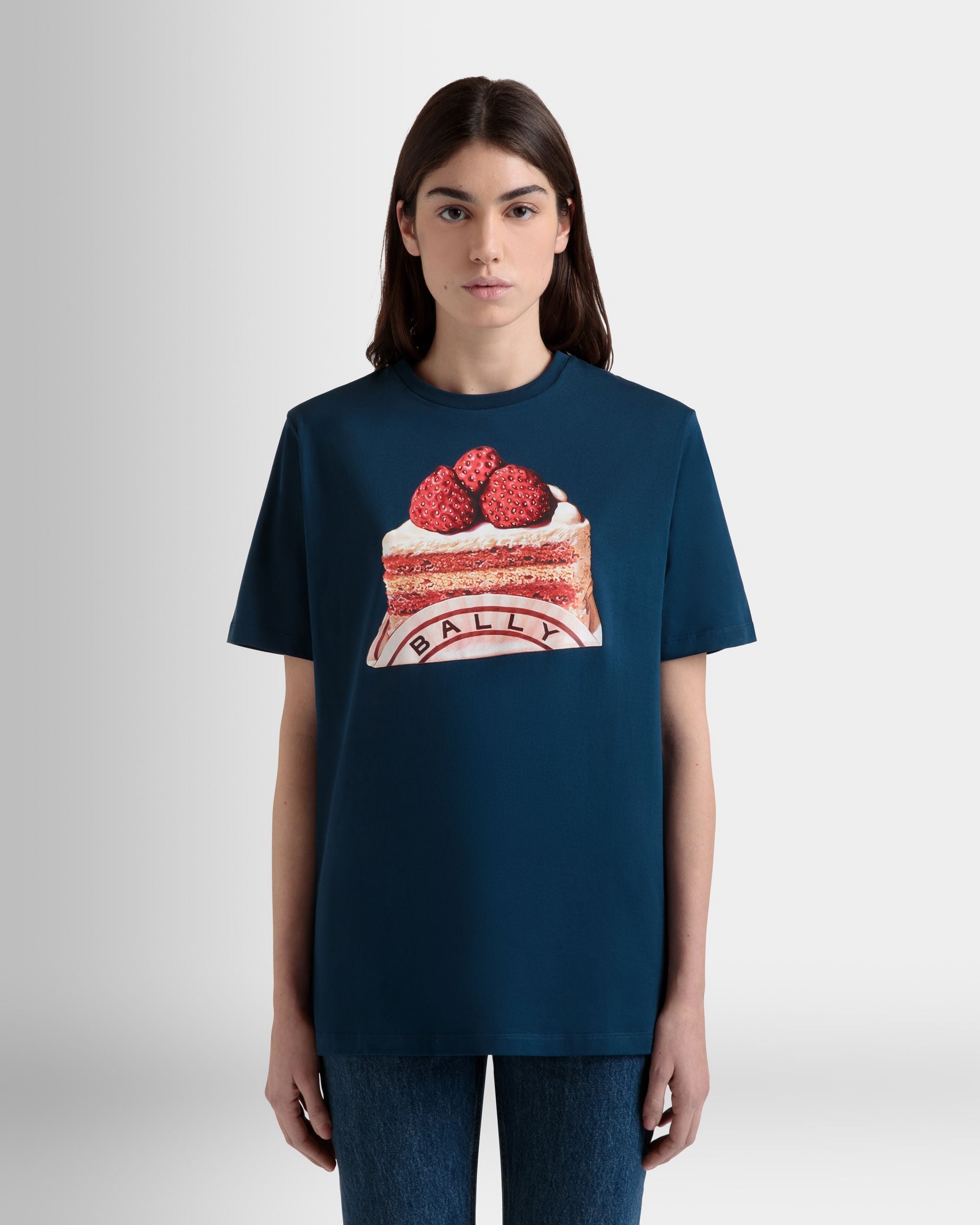 Bally Global - T-Shirt in Navy Blue Cotton With a Bally Cake Print - Blue