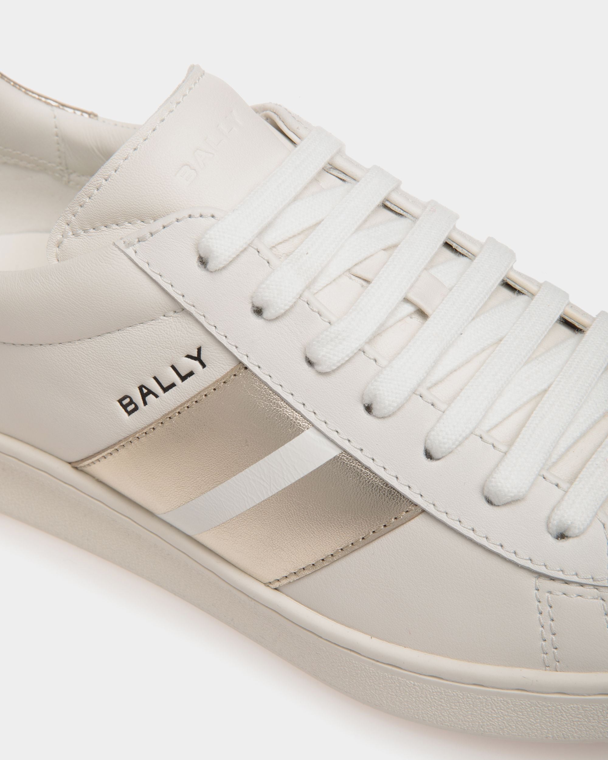 Bally Global - Tennis Sneaker In White And Gold Leather - Blanco