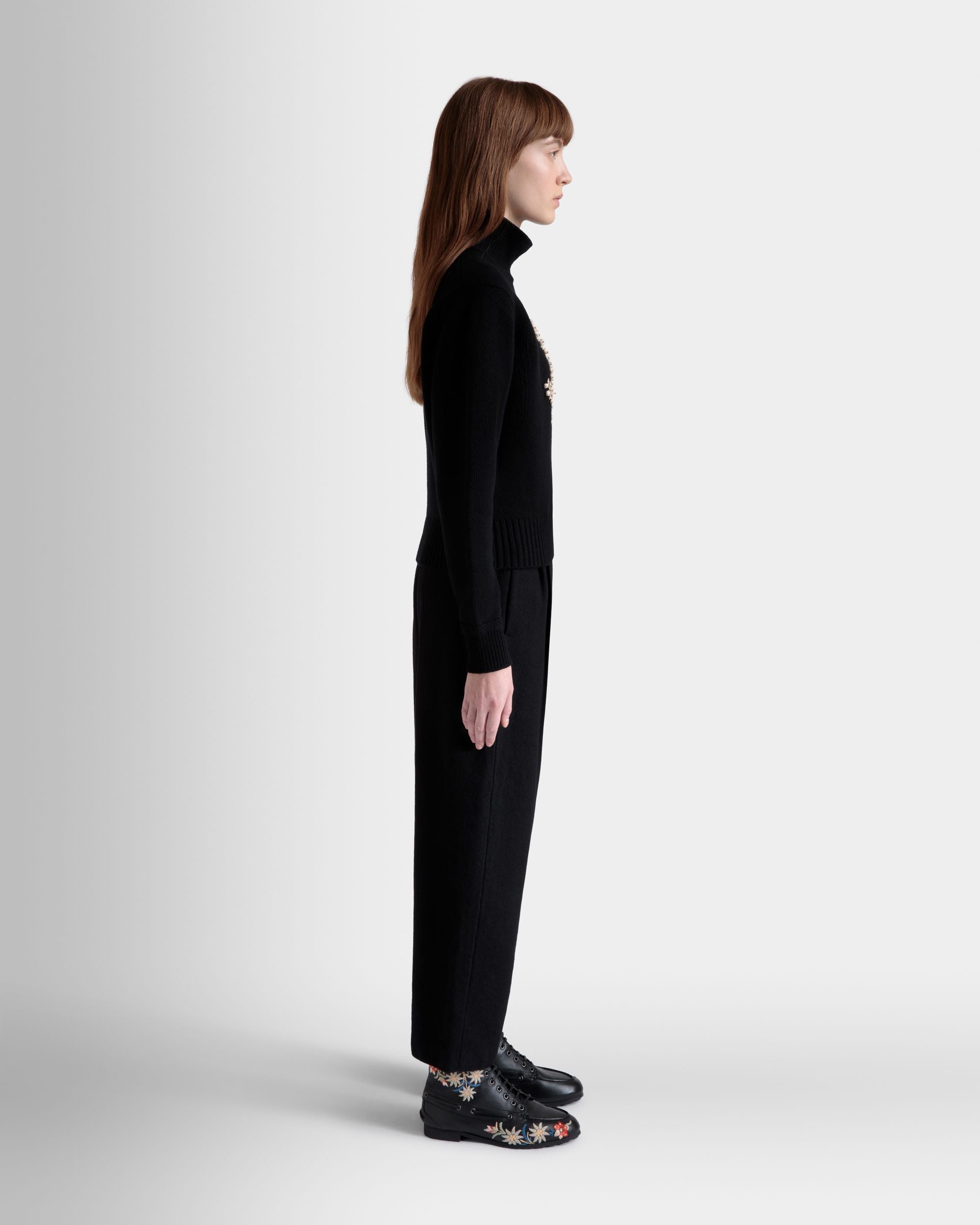 Bally Global - Pull À Col Roulé De La Capsule D’hiver En Laine Noire Orné D’une Fleur Heritage - Noir
