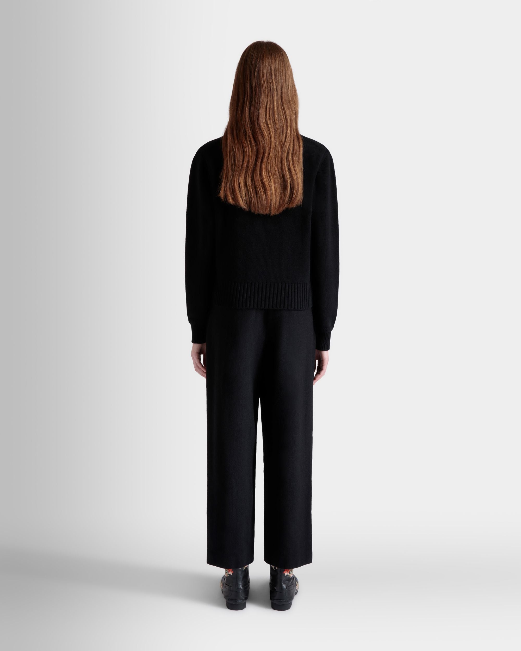 Bally Global - Pull À Col Roulé De La Capsule D’hiver En Laine Noire Orné D’une Fleur Heritage - Noir