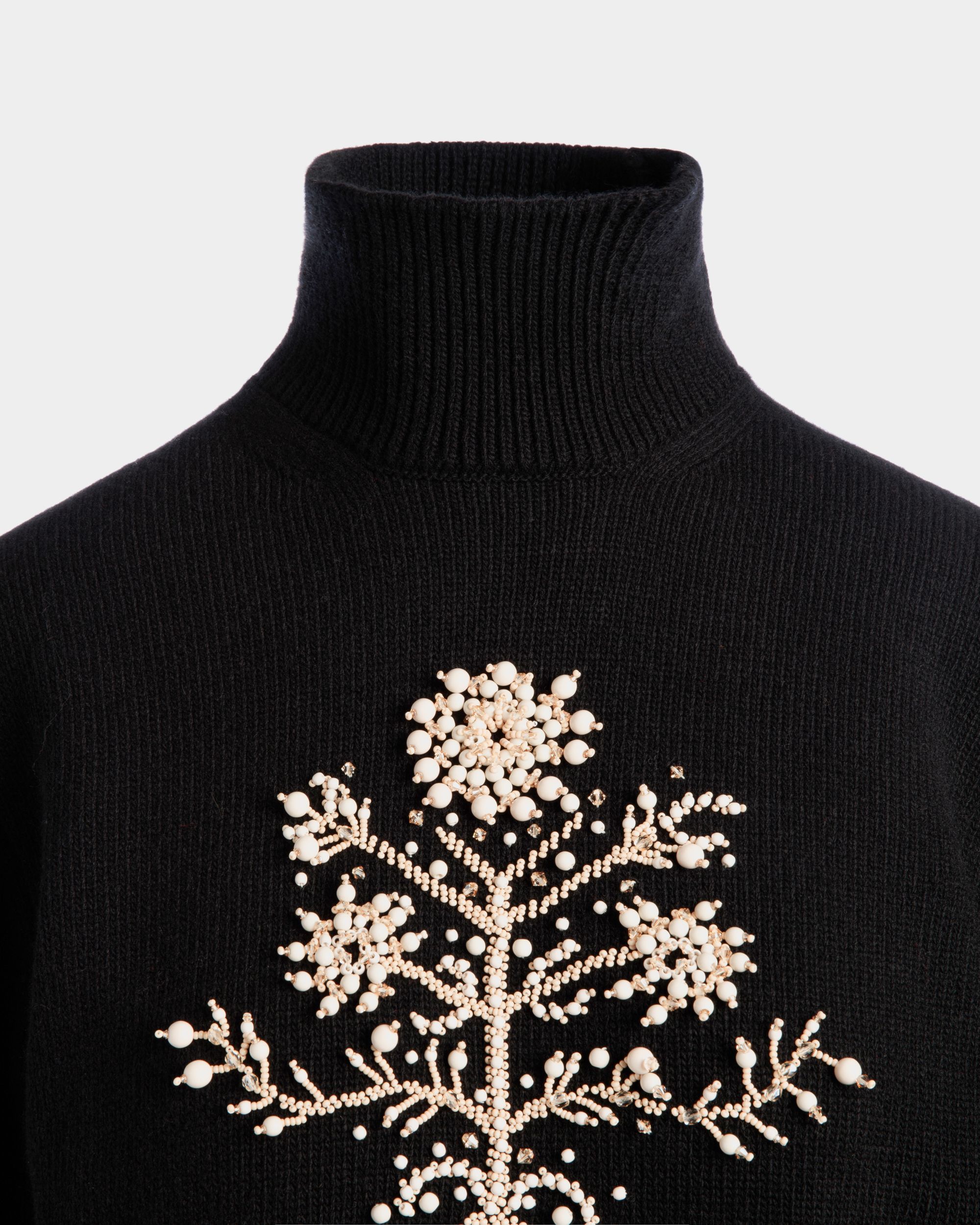 Bally Global - Pull À Col Roulé De La Capsule D’hiver En Laine Noire Orné D’une Fleur Heritage - Noir