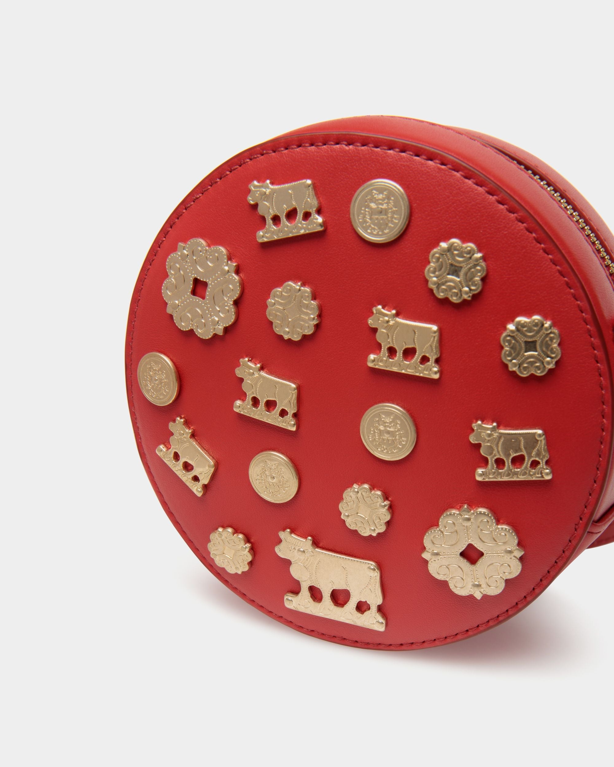 Bally Global - Mini Sac Rond Swissness Avec Clous En Cuir Candy Red - Rouge
