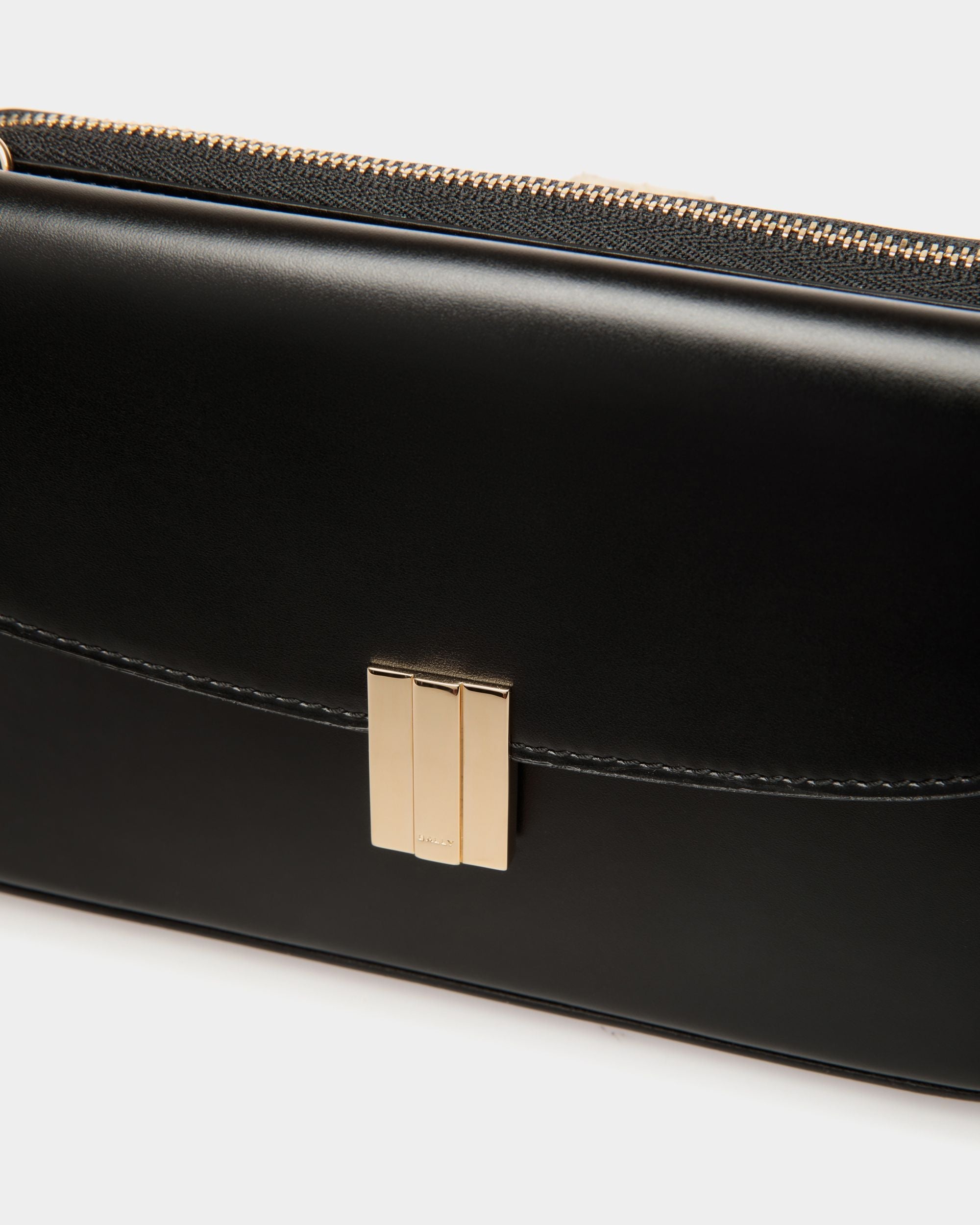 Bally Global - Ollam Phone Wallet in Black Leather - Black