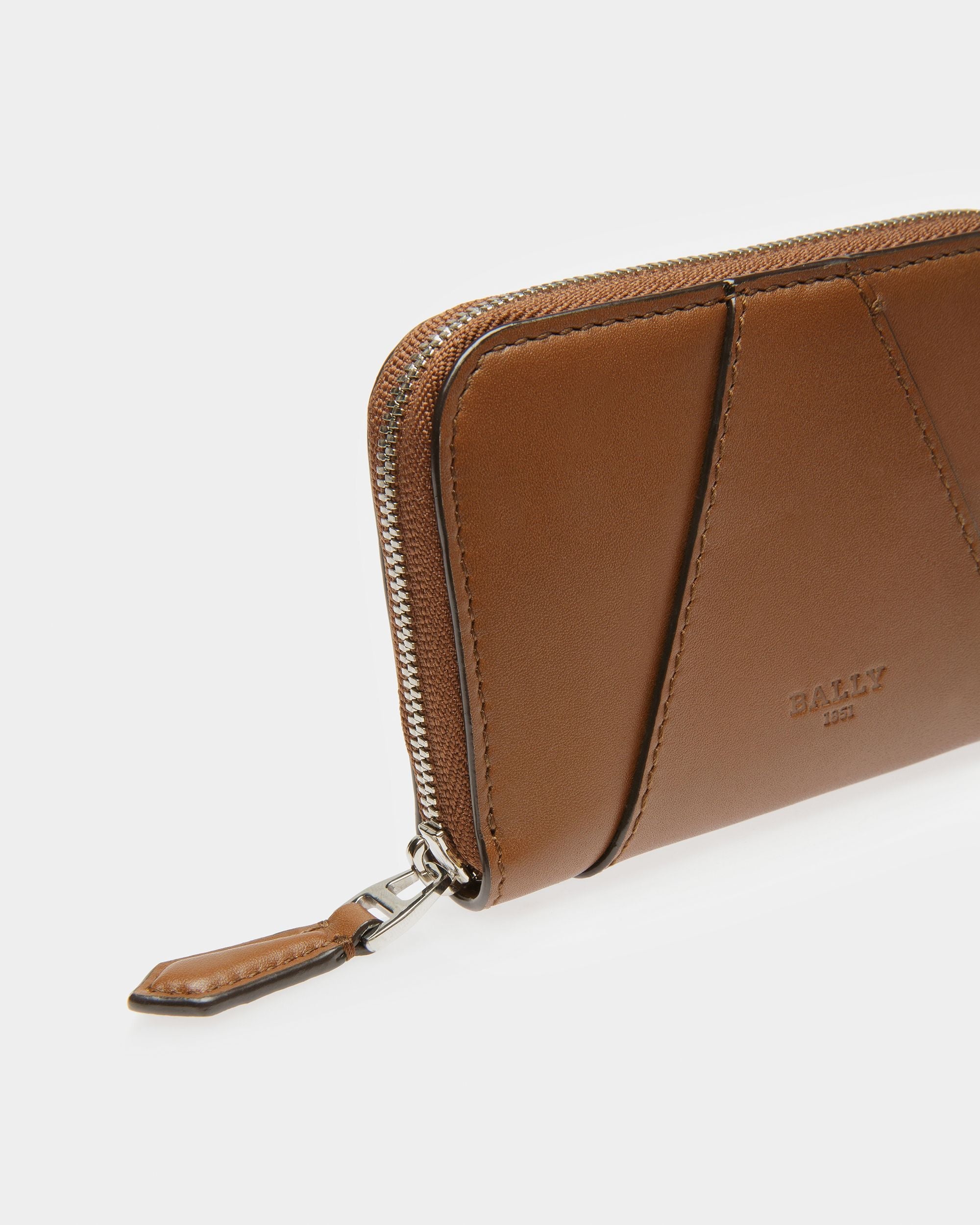 Bally Global - Angye Cartera De Piel En Marrón - Marrón