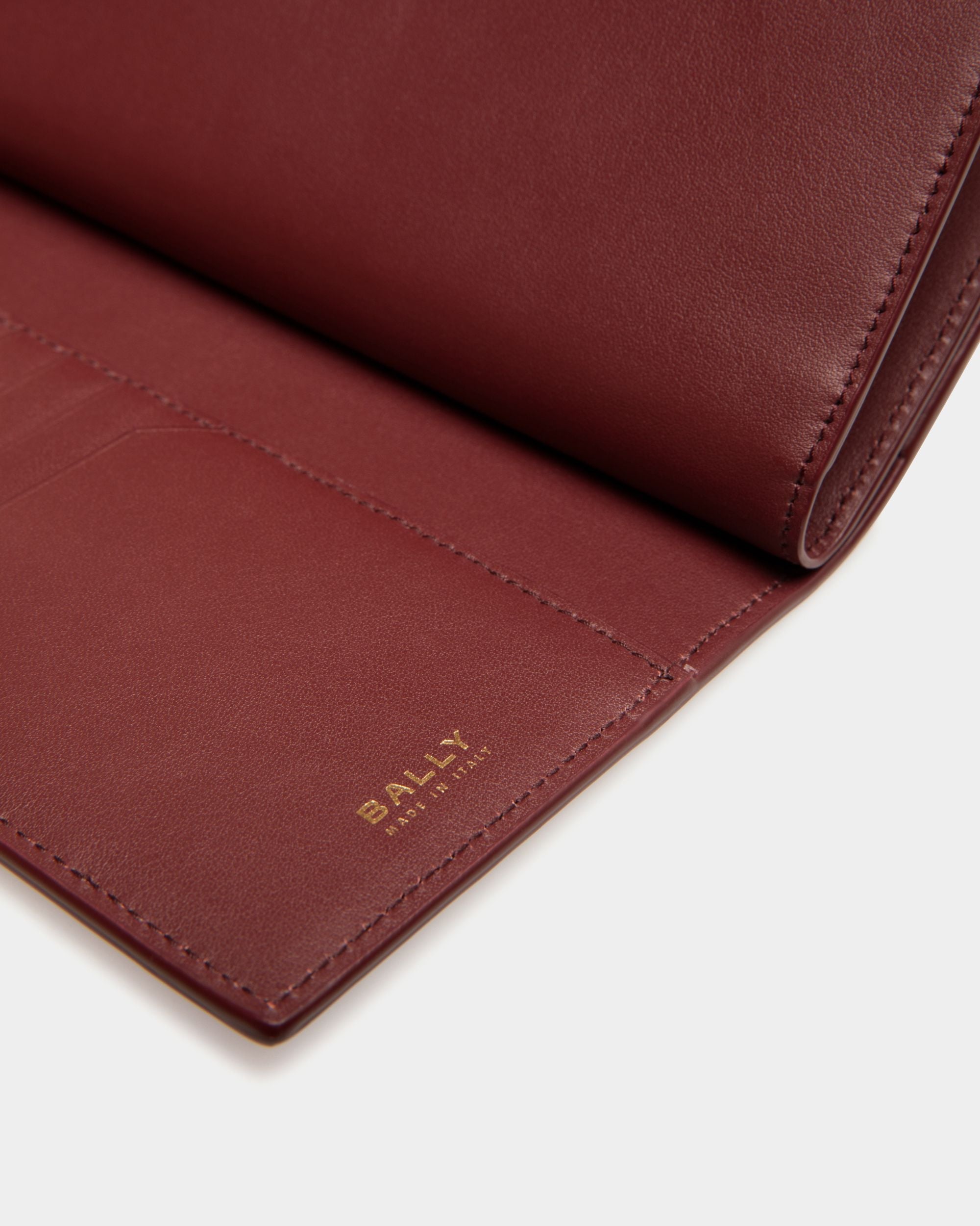 Bally Global - Lock Me Long Wallet In Andorra Grained Leather - Rojo