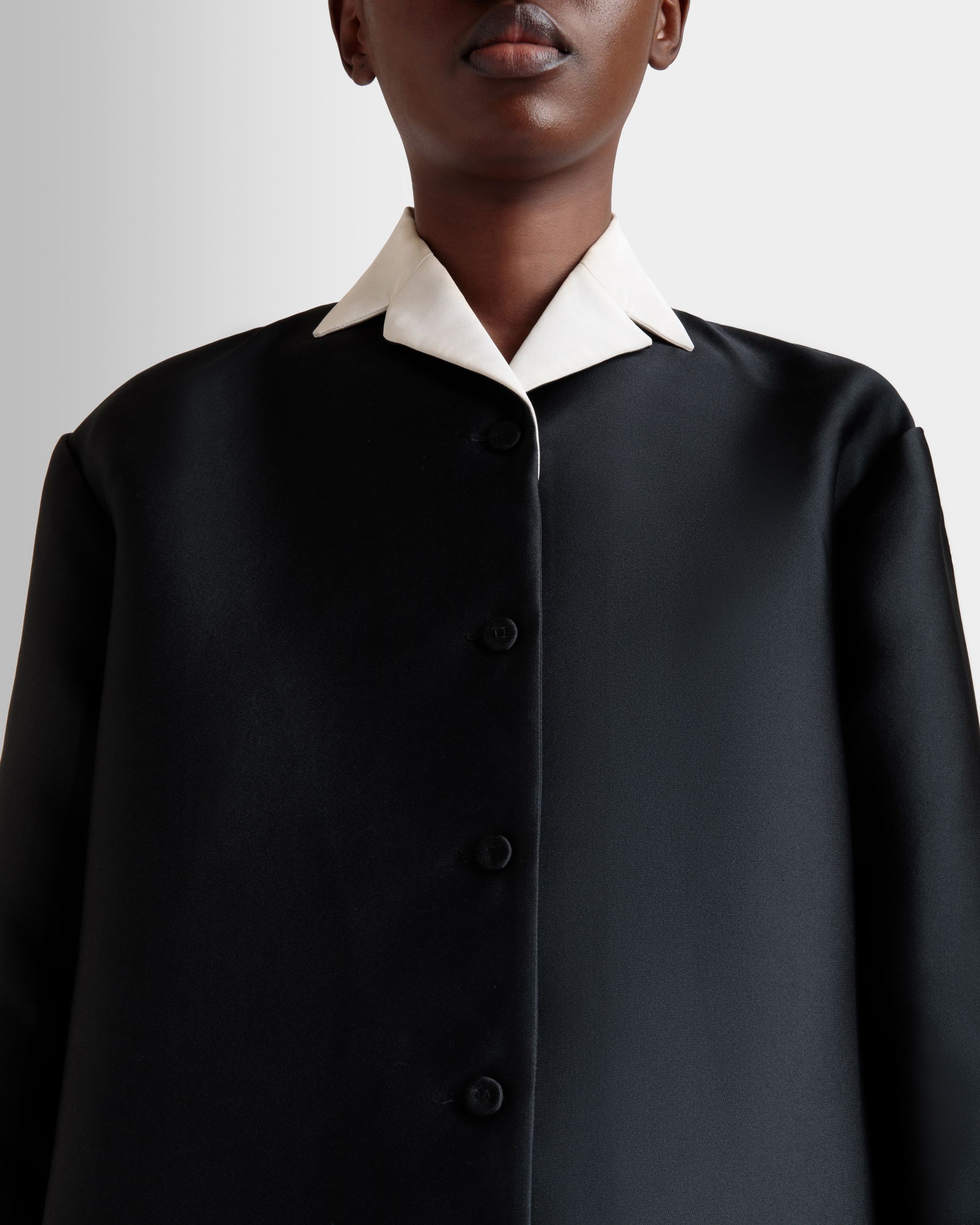 Bally Global - Contrast Collar Blazer In Black Silk Blend - Black