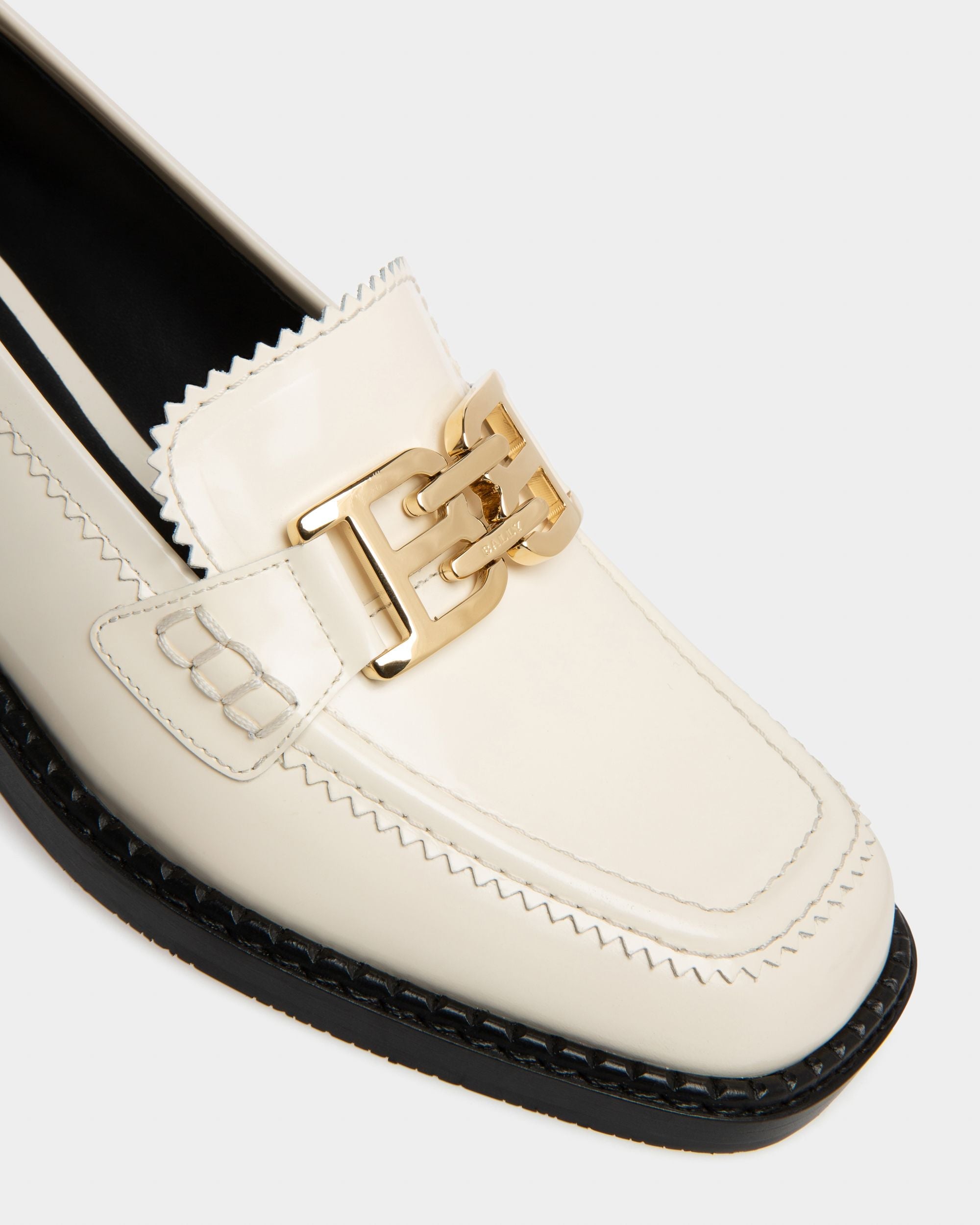 Bally Global - Ellyane Leather Mocassins In Bone - White