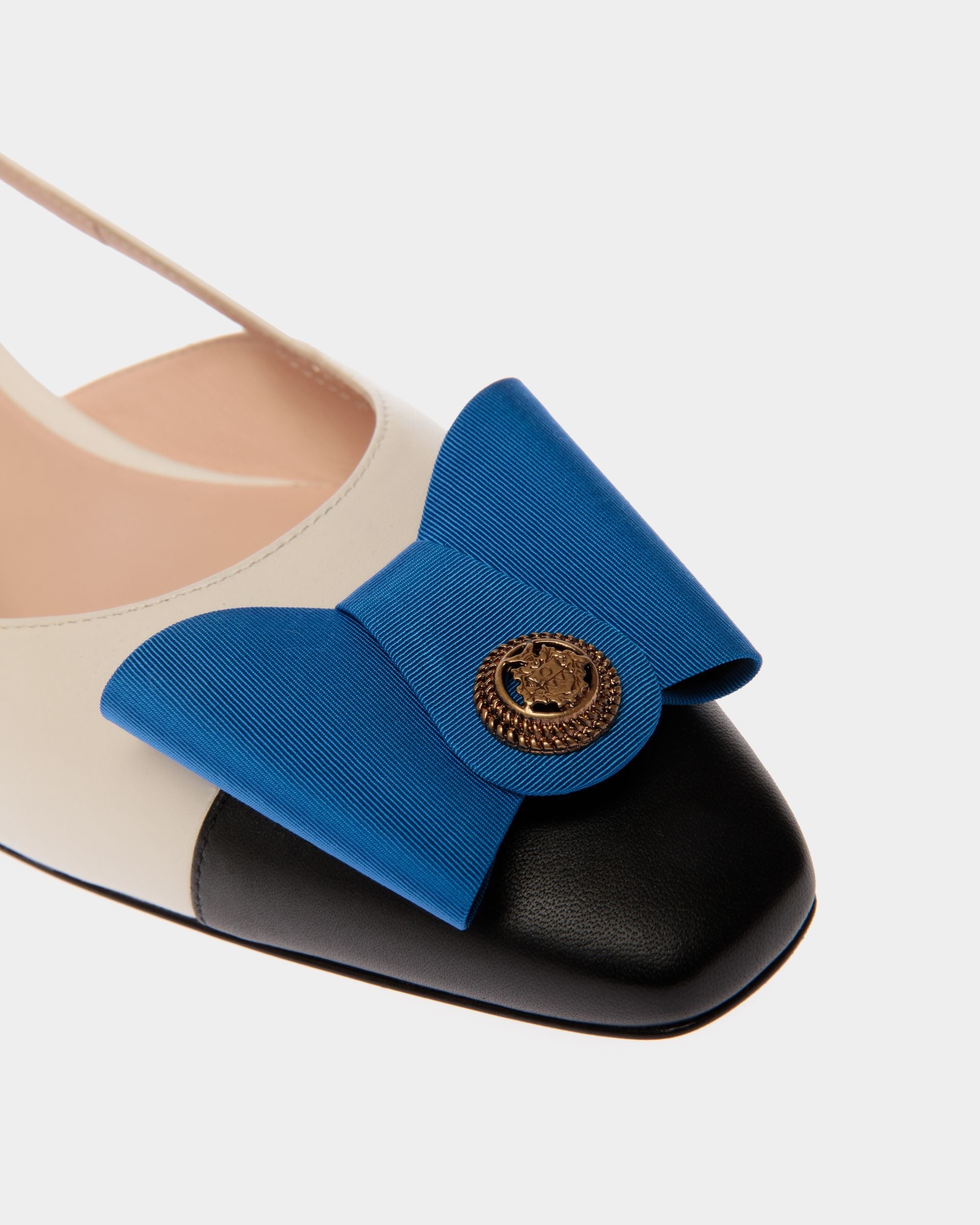 Bally Global - Escarpin Slingback B-Bow En Cuir Noir Et Blanc - Blanc