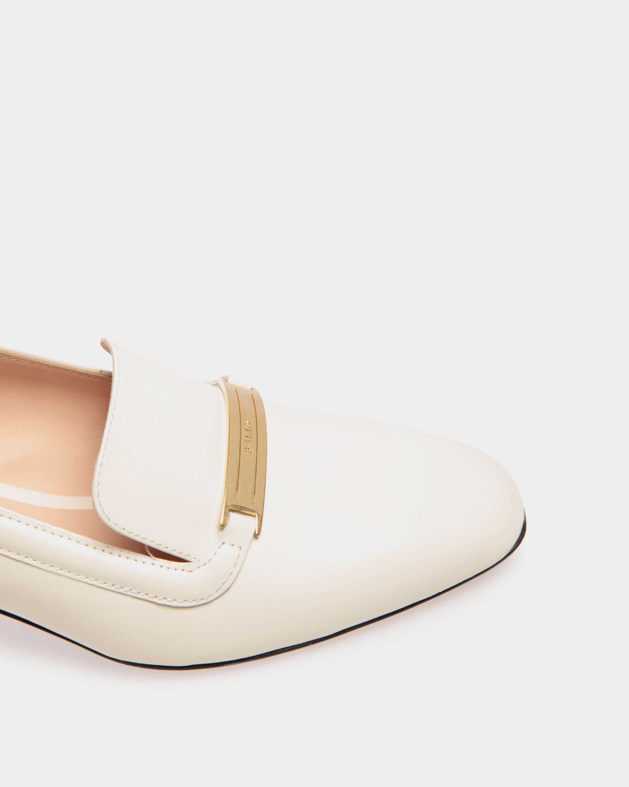 Bally Global - Deco Pump in White Leather - White