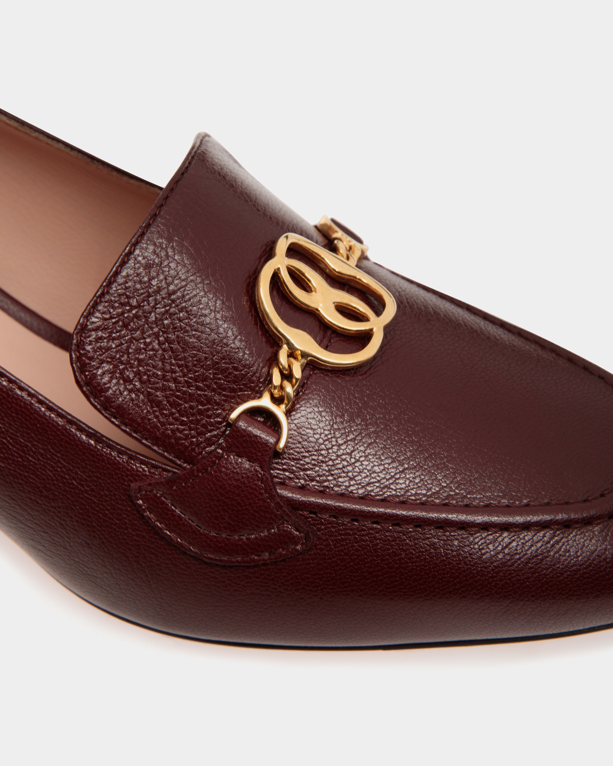 Bally Global - Daily Emblem Pump In Andorra Leather - Burgundy