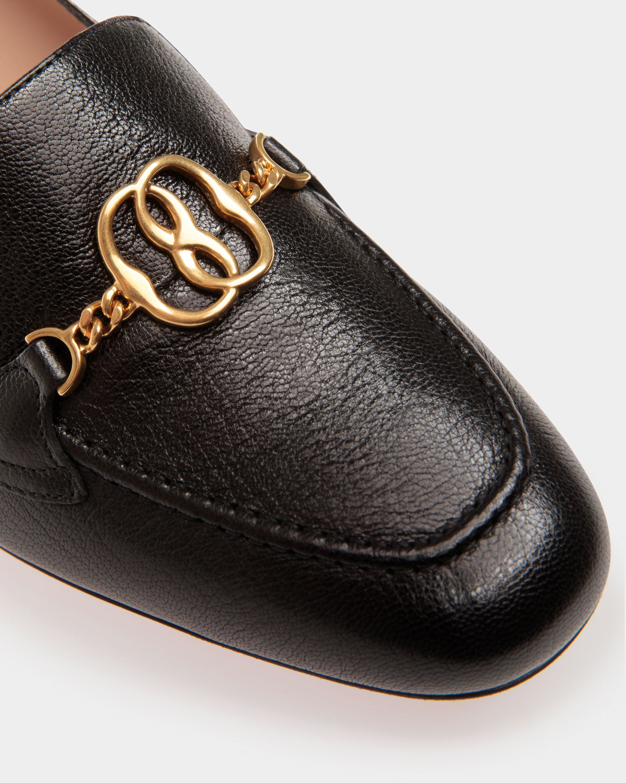 Bally Global - Emblem Pumps In Black Leather - Black
