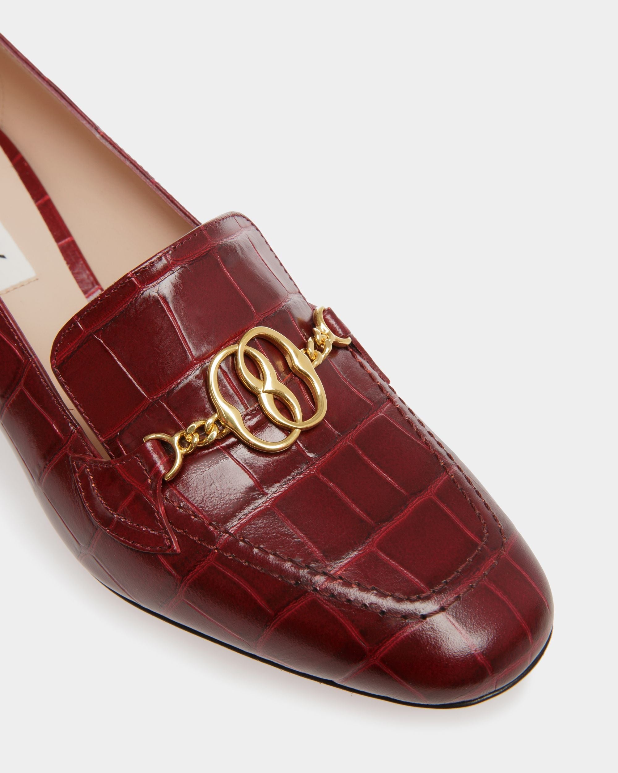 Bally Global - Zapatos De Salón Emblem De Piel Con Estampado De Cocodrilo Rojo Oscuro - Rojo