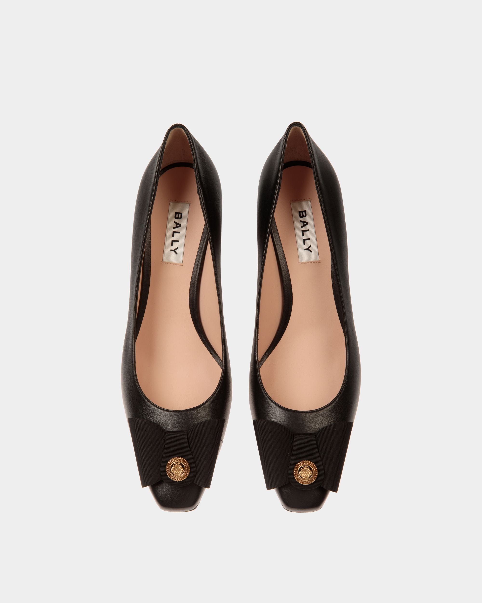 Bally Global - Zapato De Salón B-Bow De Piel En Negro - Negro