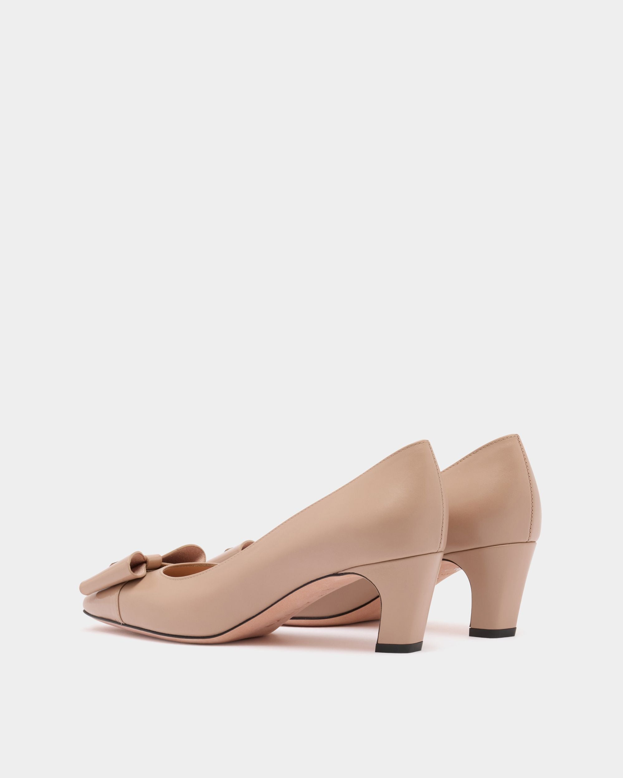 Bally Global - B-Bow Pump in Light Beige Leather - Beige