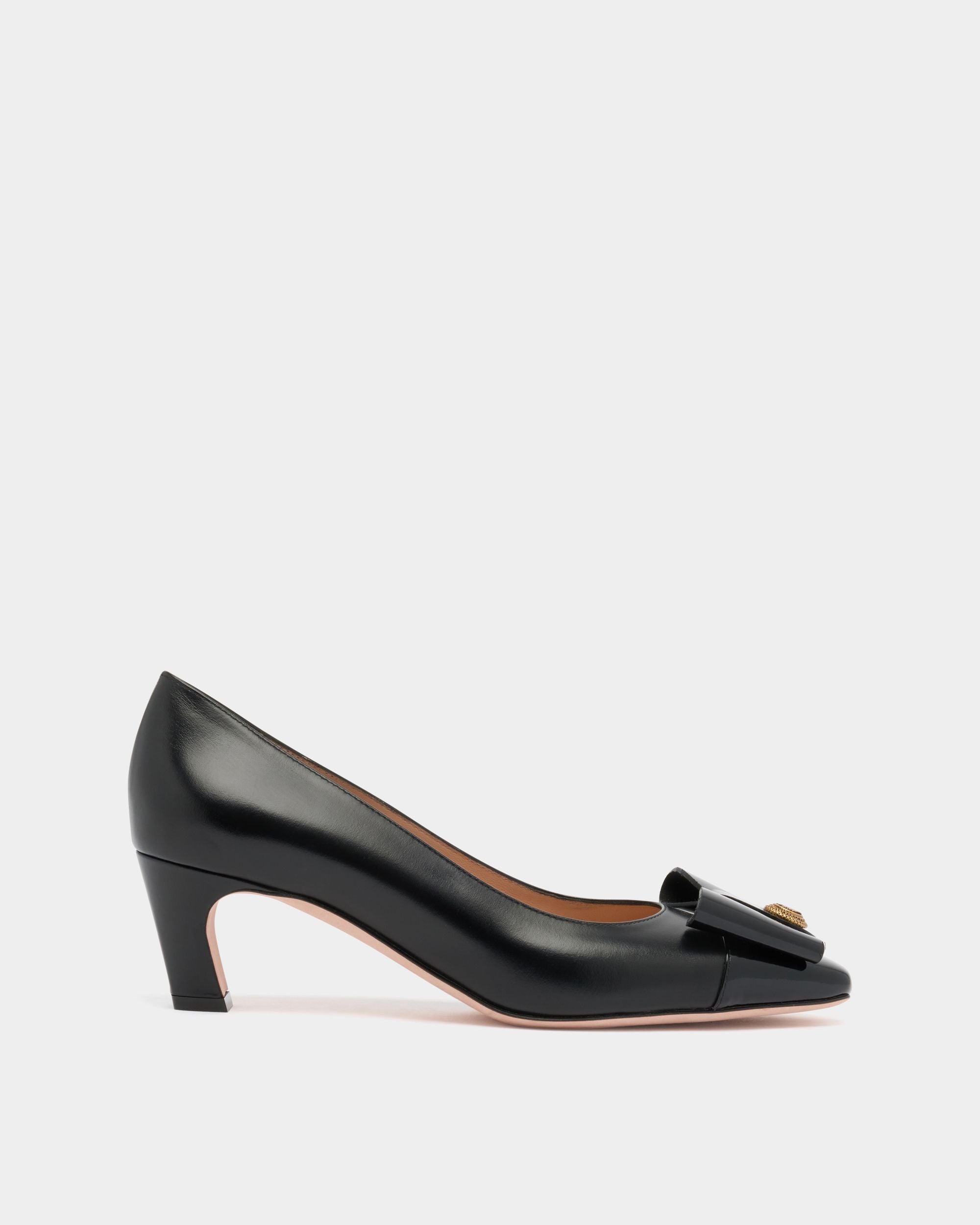 Bally Global - B-Bow Pump in Black Leather - Black